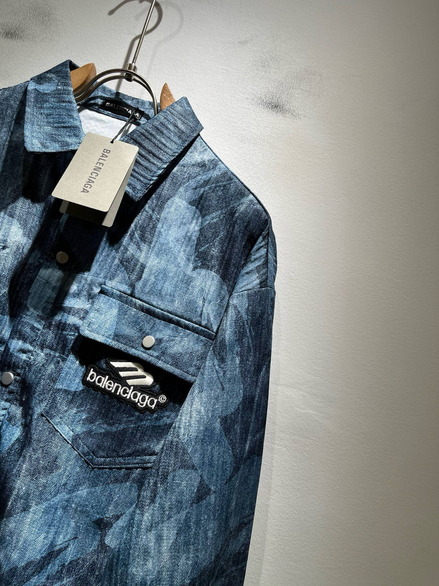 BALENCI*GA巴黎*家 2025秋冬新款男女同款👫衬衣，走秀图案印花时尚休闲衬衣，标志logo图案