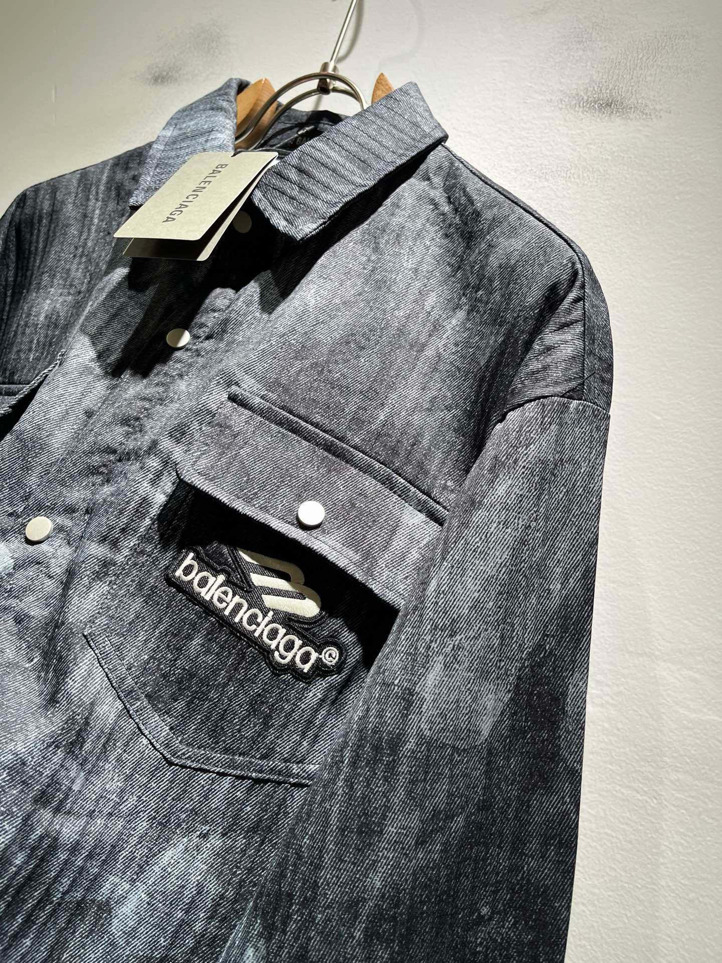 BALENCI*GA巴黎*家 2025秋冬新款男女同款👫衬衣，走秀图案印花时尚休闲衬衣，标志logo图案