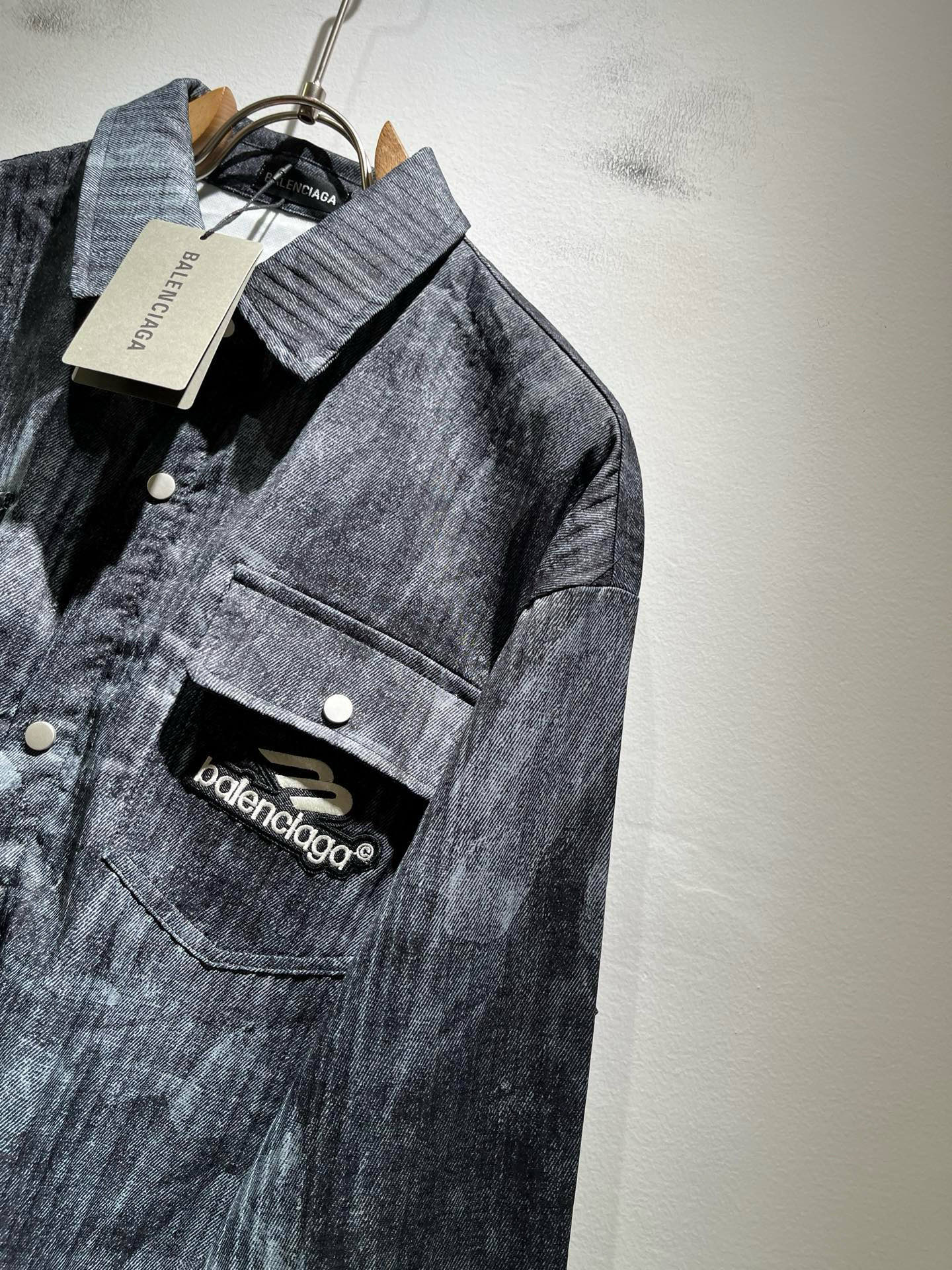 BALENCI*GA巴黎*家 2025秋冬新款男女同款👫衬衣，走秀图案印花时尚休闲衬衣，标志logo图案