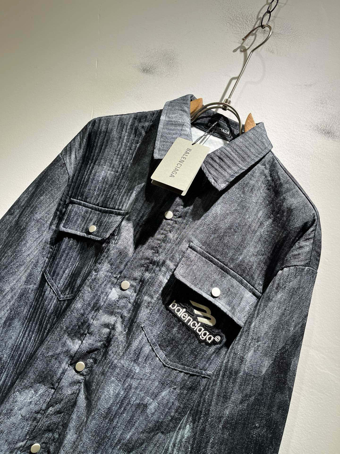 BALENCI*GA巴黎*家 2025秋冬新款男女同款👫衬衣，走秀图案印花时尚休闲衬衣，标志logo图案