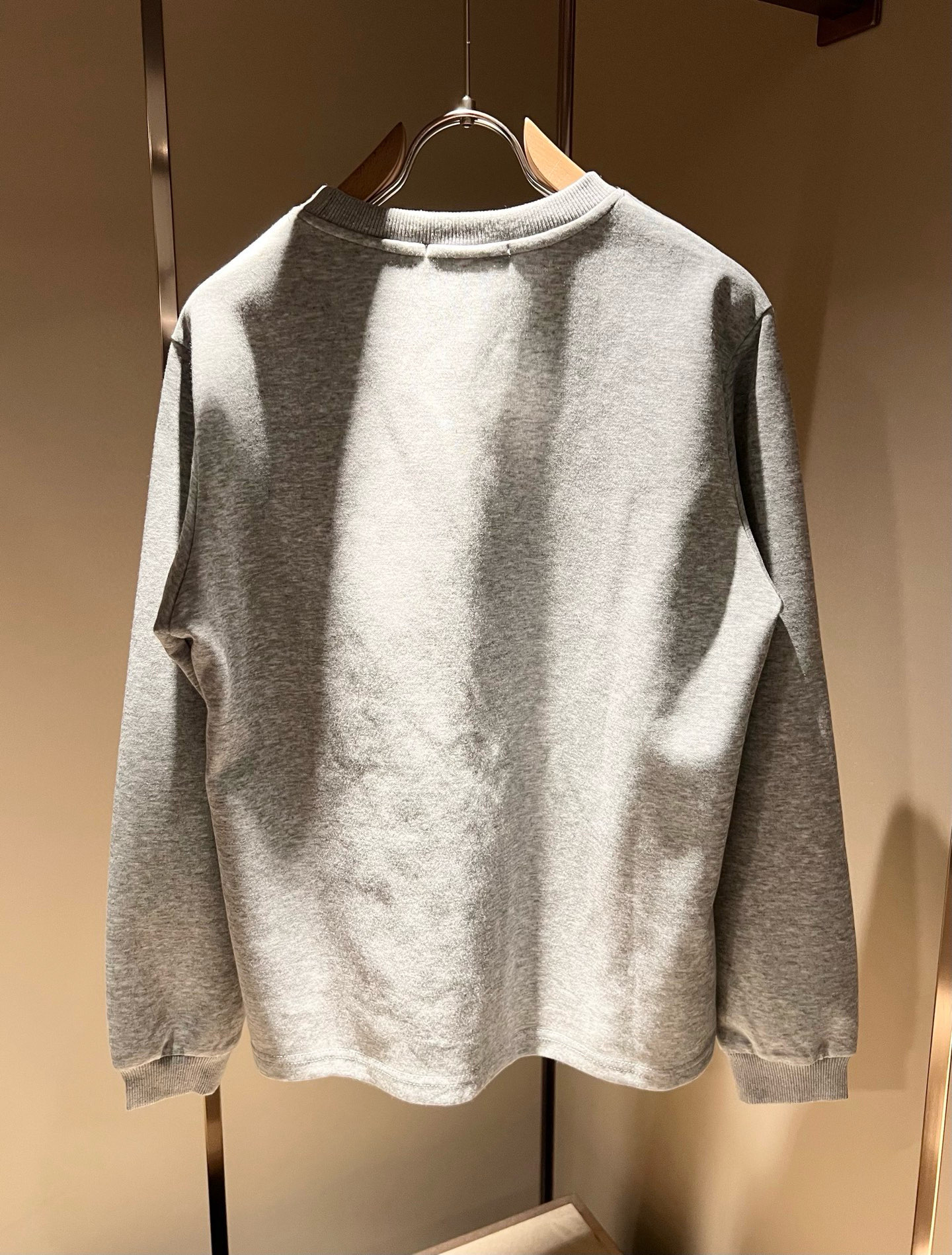 PRAD*A普*达2025秋冬新款男女同款👫长袖卫衣，最新款全网独家首上！！~既经典有时尚百搭，谁不爱啊