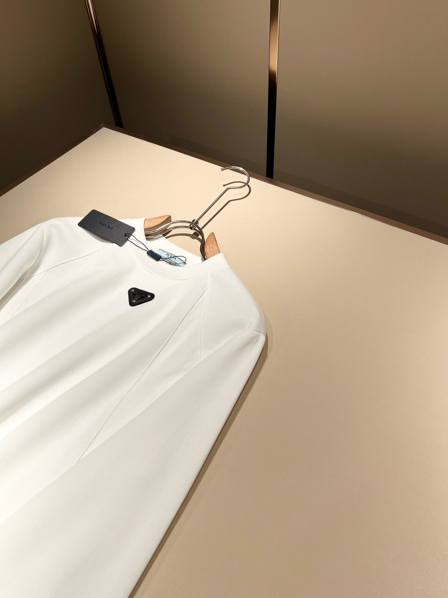 PRAD*A普*达2025秋冬新款男女同款👫长袖卫衣，最新款全网独家首上！！~既经典有时尚百搭，谁不爱啊