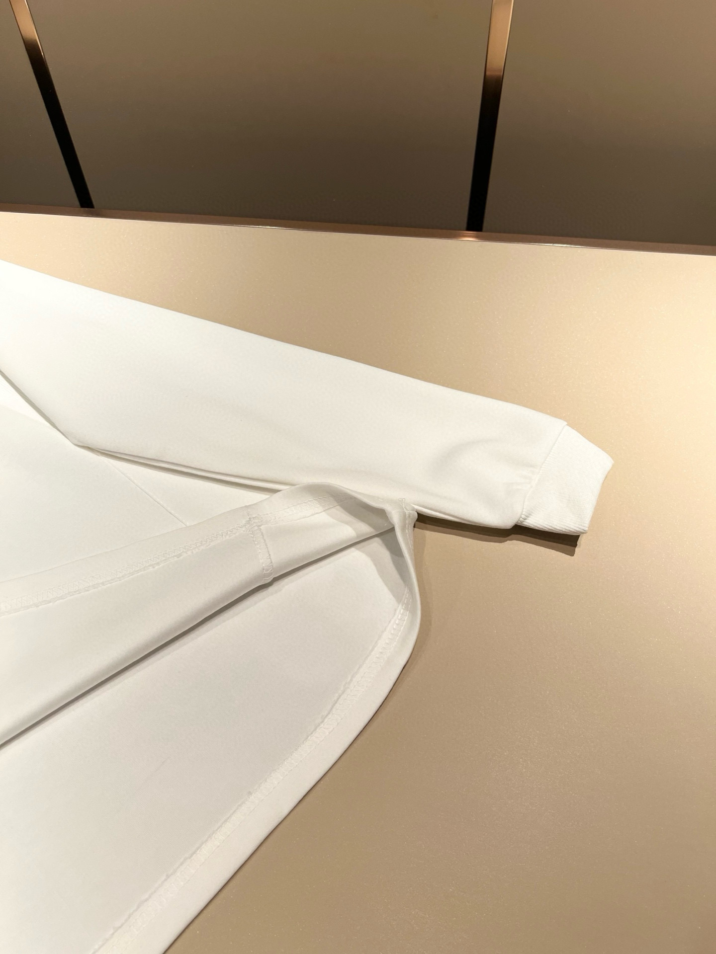 PRAD*A普*达2025秋冬新款男女同款👫长袖卫衣，最新款全网独家首上！！~既经典有时尚百搭，谁不爱啊