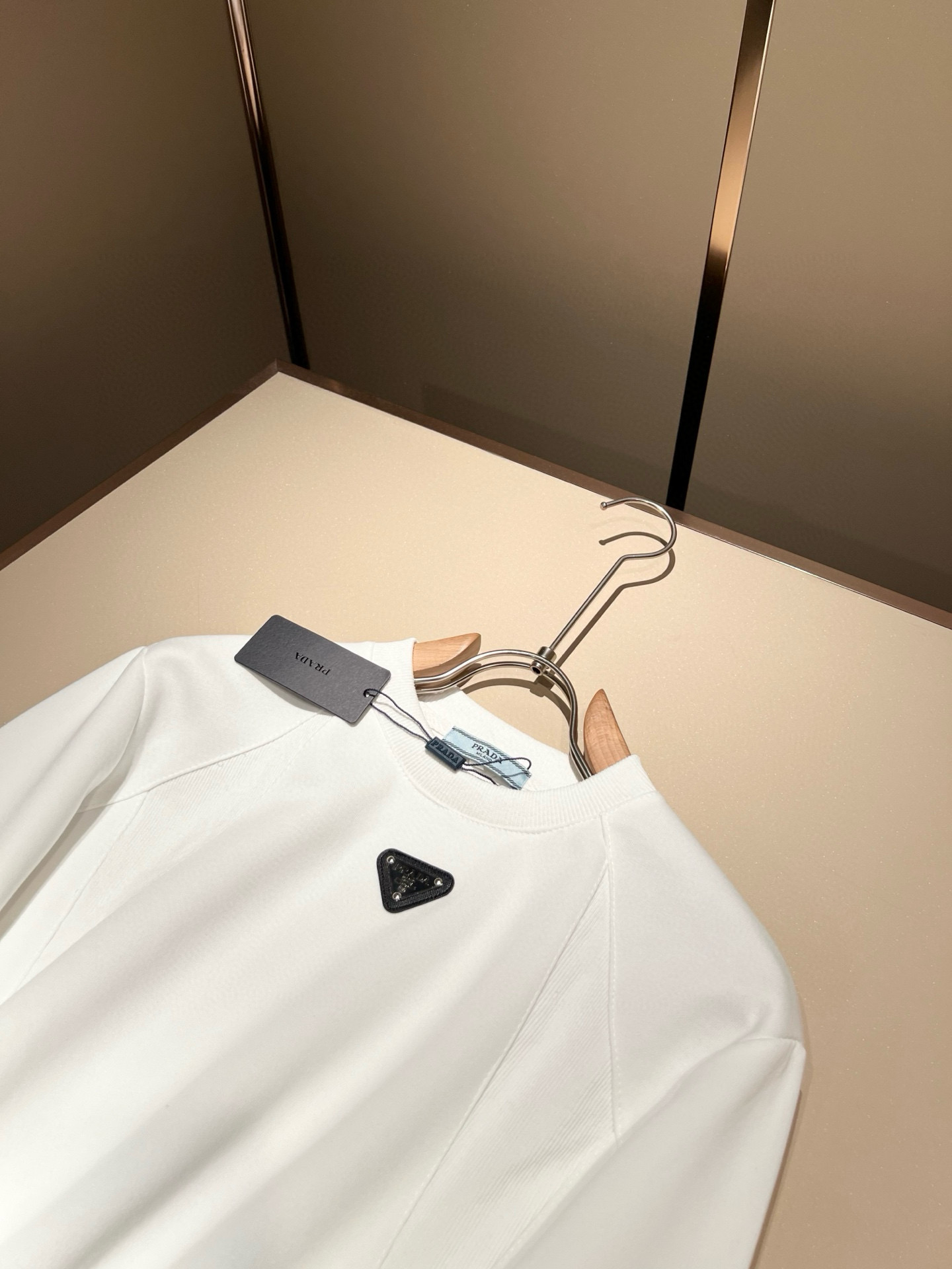 PRAD*A普*达2025秋冬新款男女同款👫长袖卫衣，最新款全网独家首上！！~既经典有时尚百搭，谁不爱啊