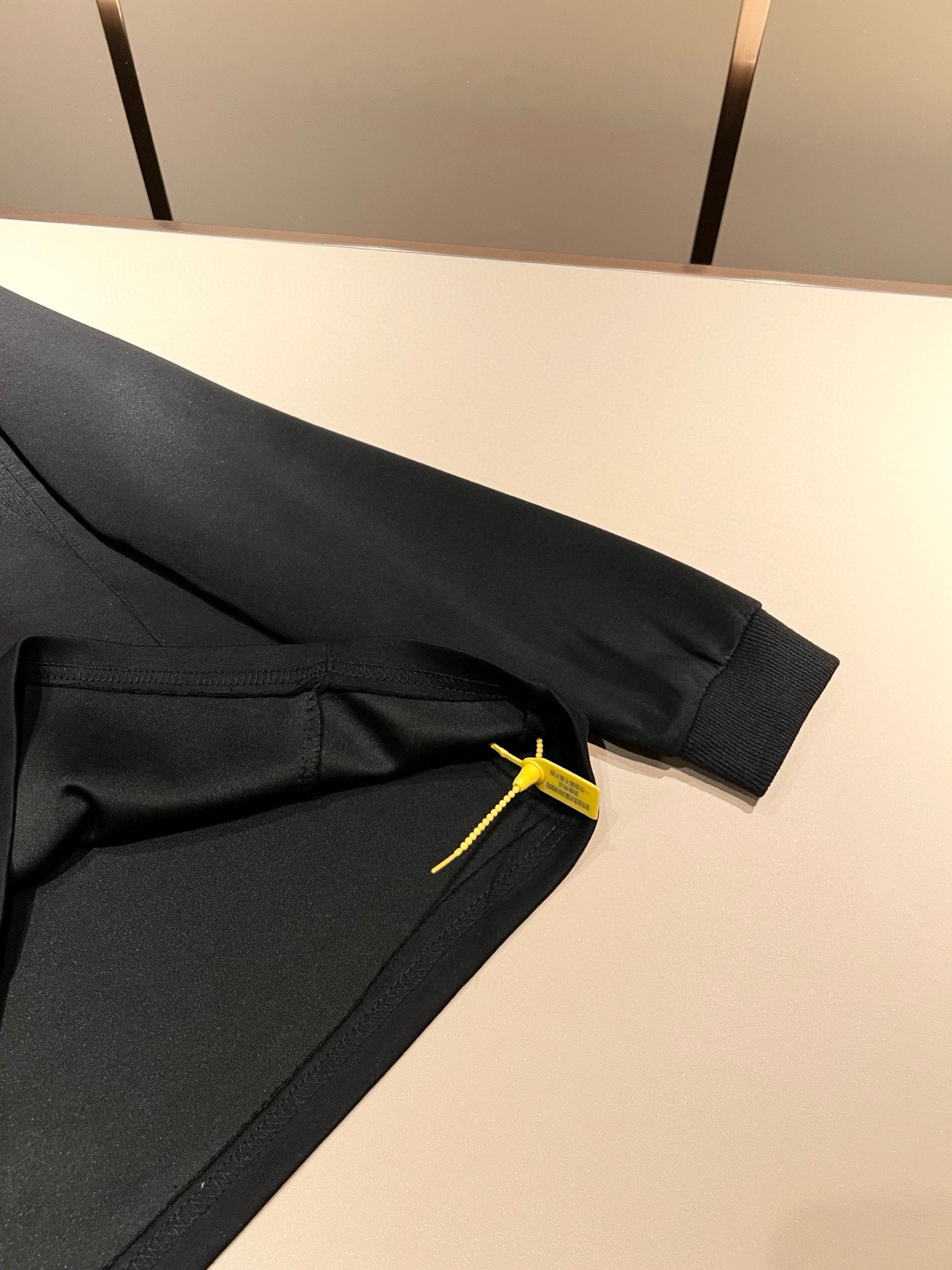 PRAD*A普*达2025秋冬新款男女同款👫长袖卫衣，最新款全网独家首上！！~既经典有时尚百搭，谁不爱啊