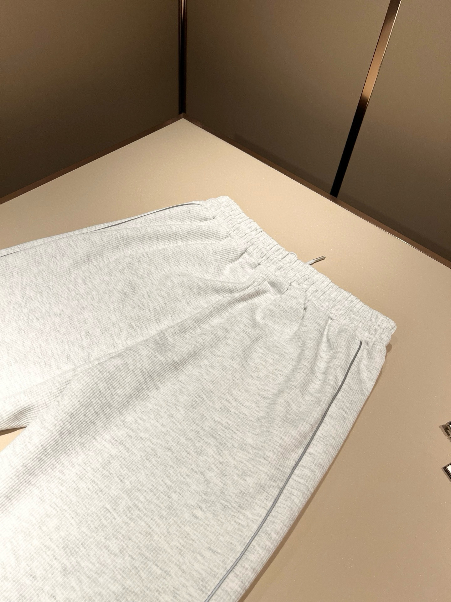 Louis Vuit*on 路易家族 2025秋冬新款套装，轻奢休闲套装，男女同款👫装饰！路易家族的新高