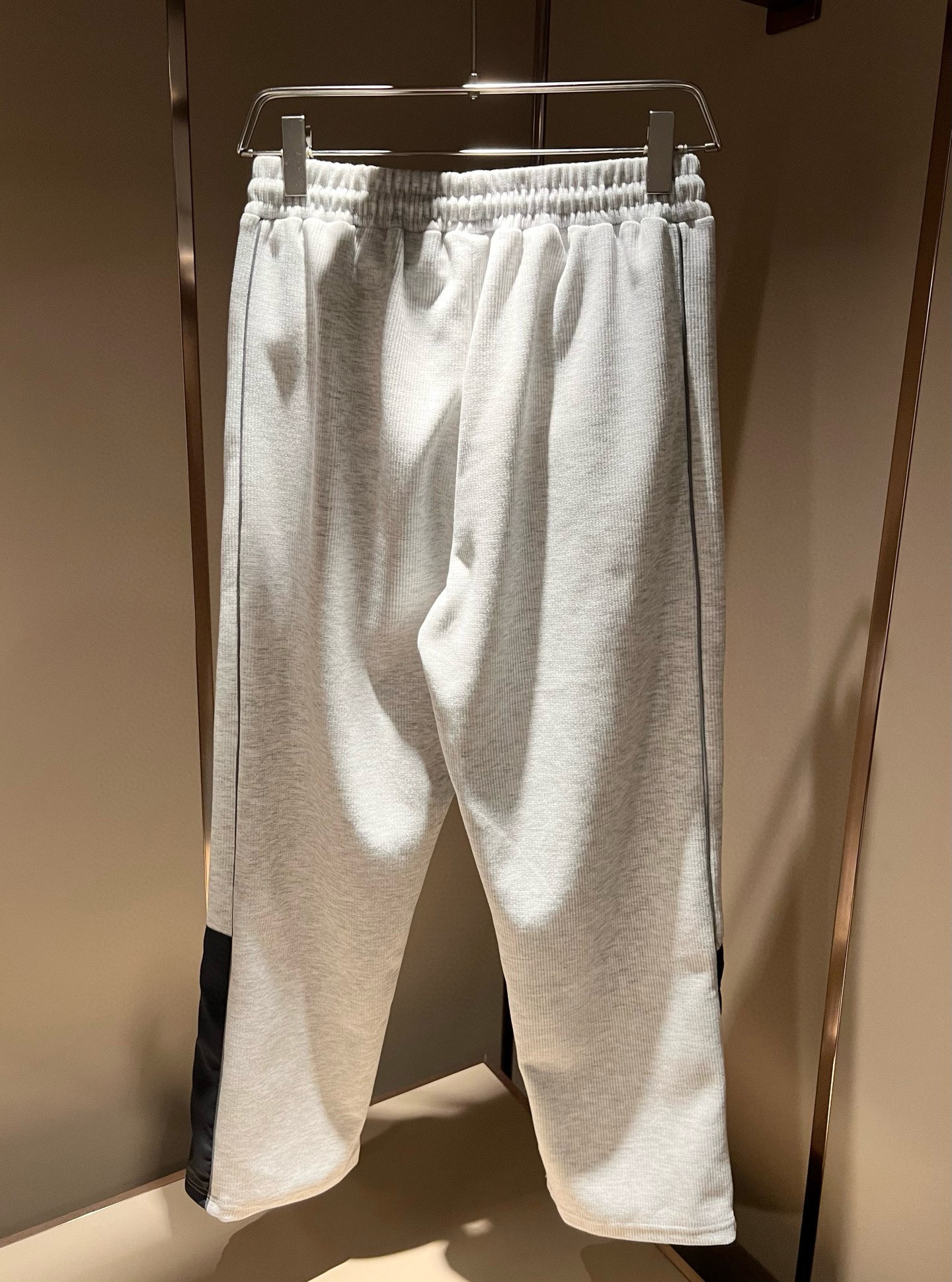 Louis Vuit*on 路易家族 2025秋冬新款套装，轻奢休闲套装，男女同款👫装饰！路易家族的新高