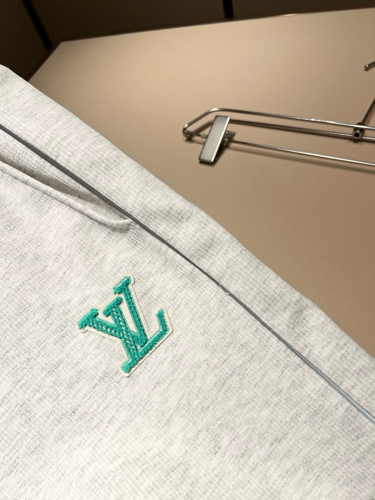 Louis Vuit*on 路易家族 2025秋冬新款套装，轻奢休闲套装，男女同款👫装饰！路易家族的新高