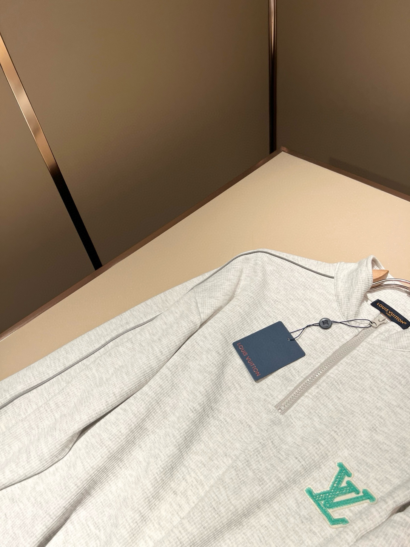 Louis Vuit*on 路易家族 2025秋冬新款套装，轻奢休闲套装，男女同款👫装饰！路易家族的新高