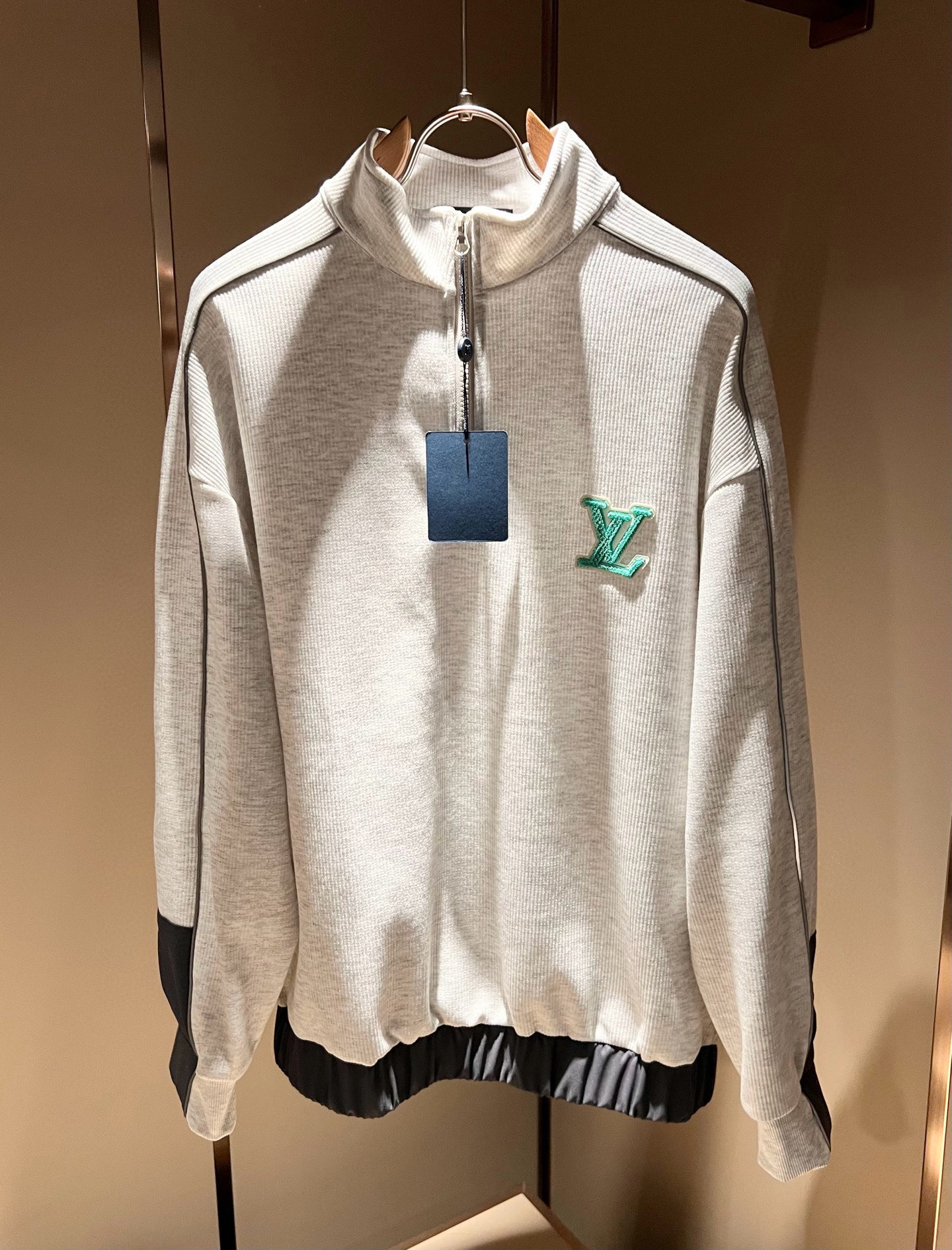 Louis Vuit*on 路易家族 2025秋冬新款套装，轻奢休闲套装，男女同款👫装饰！路易家族的新高