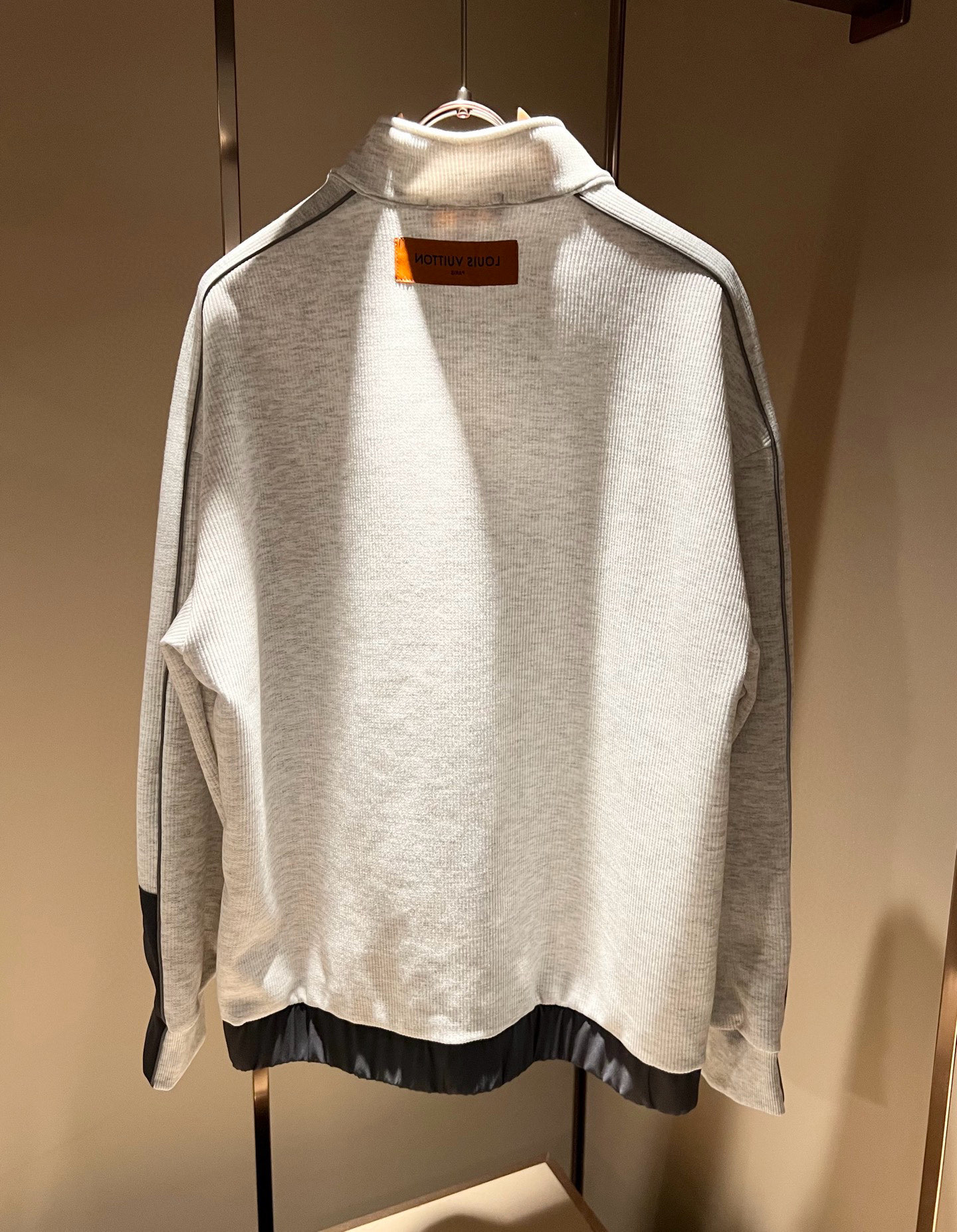 Louis Vuit*on 路易家族 2025秋冬新款套装，轻奢休闲套装，男女同款👫装饰！路易家族的新高