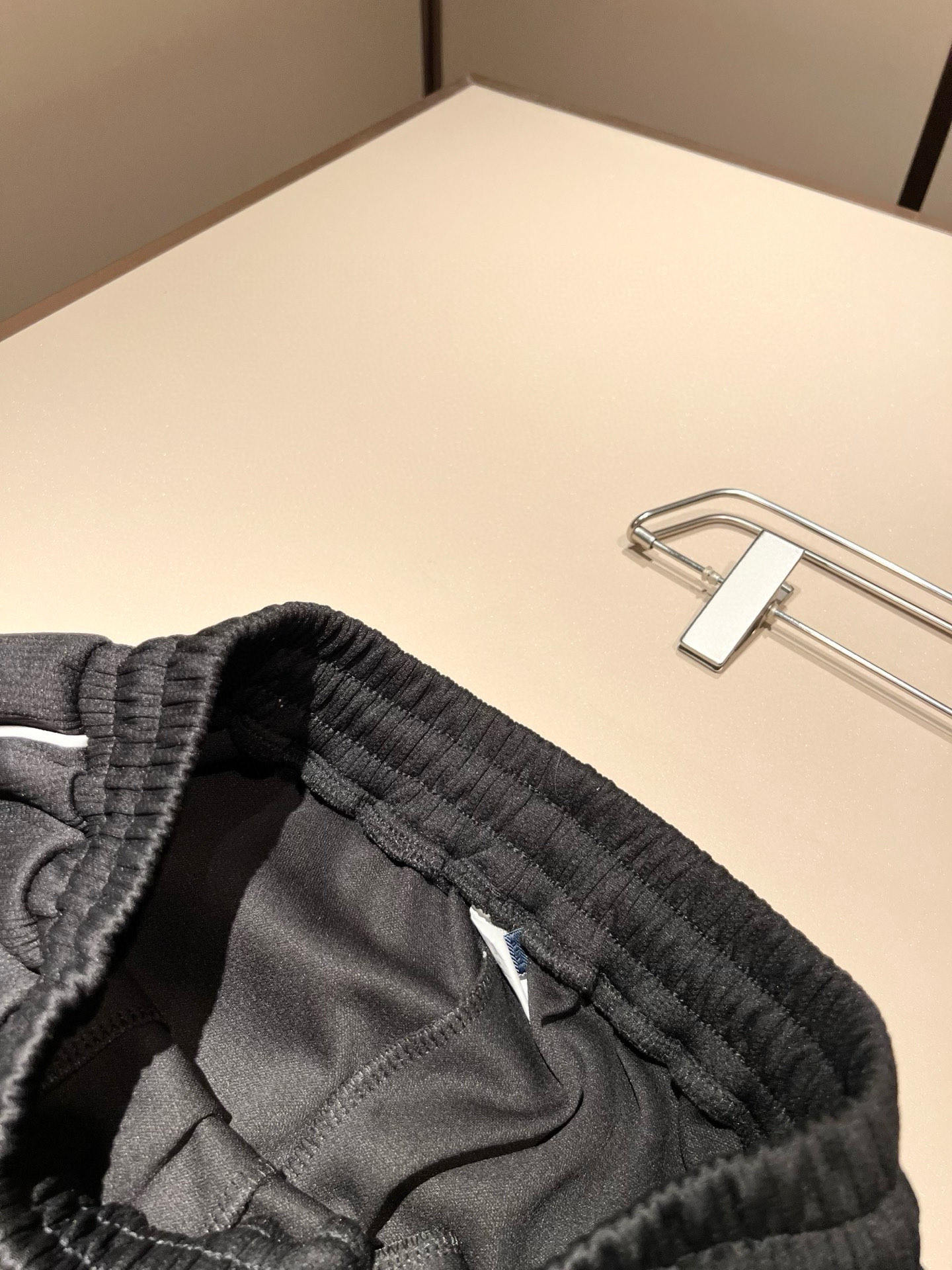 Louis Vuit*on 路易家族 2025秋冬新款套装，轻奢休闲套装，男女同款👫装饰！路易家族的新高