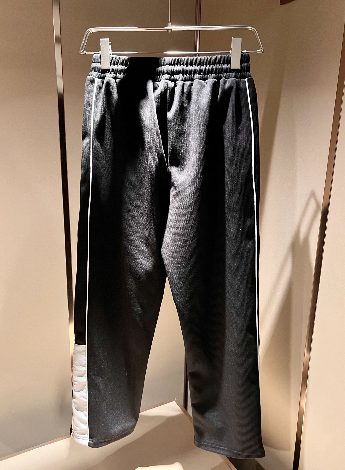 Louis Vuit*on 路易家族 2025秋冬新款套装，轻奢休闲套装，男女同款👫装饰！路易家族的新高