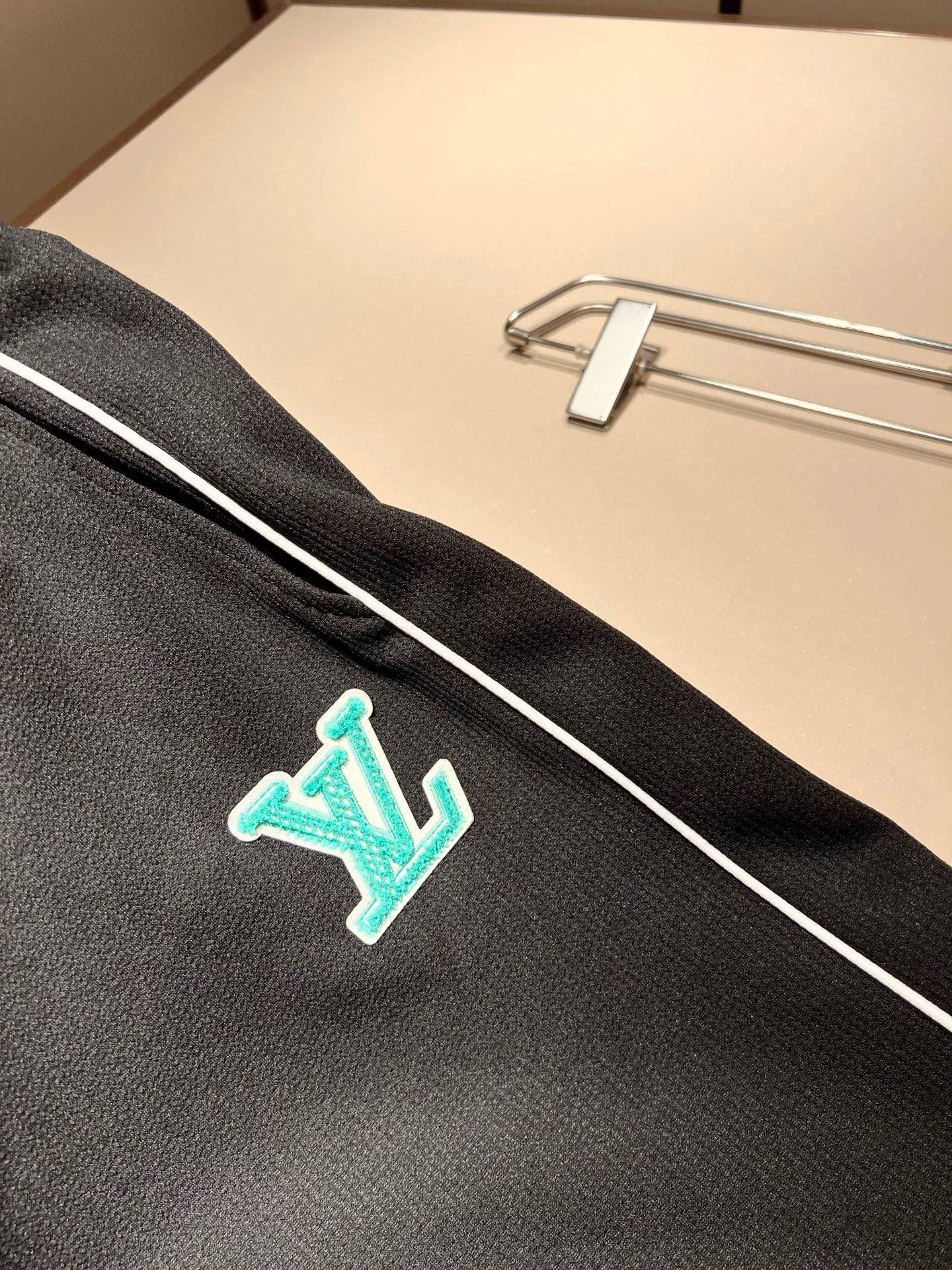 Louis Vuit*on 路易家族 2025秋冬新款套装，轻奢休闲套装，男女同款👫装饰！路易家族的新高