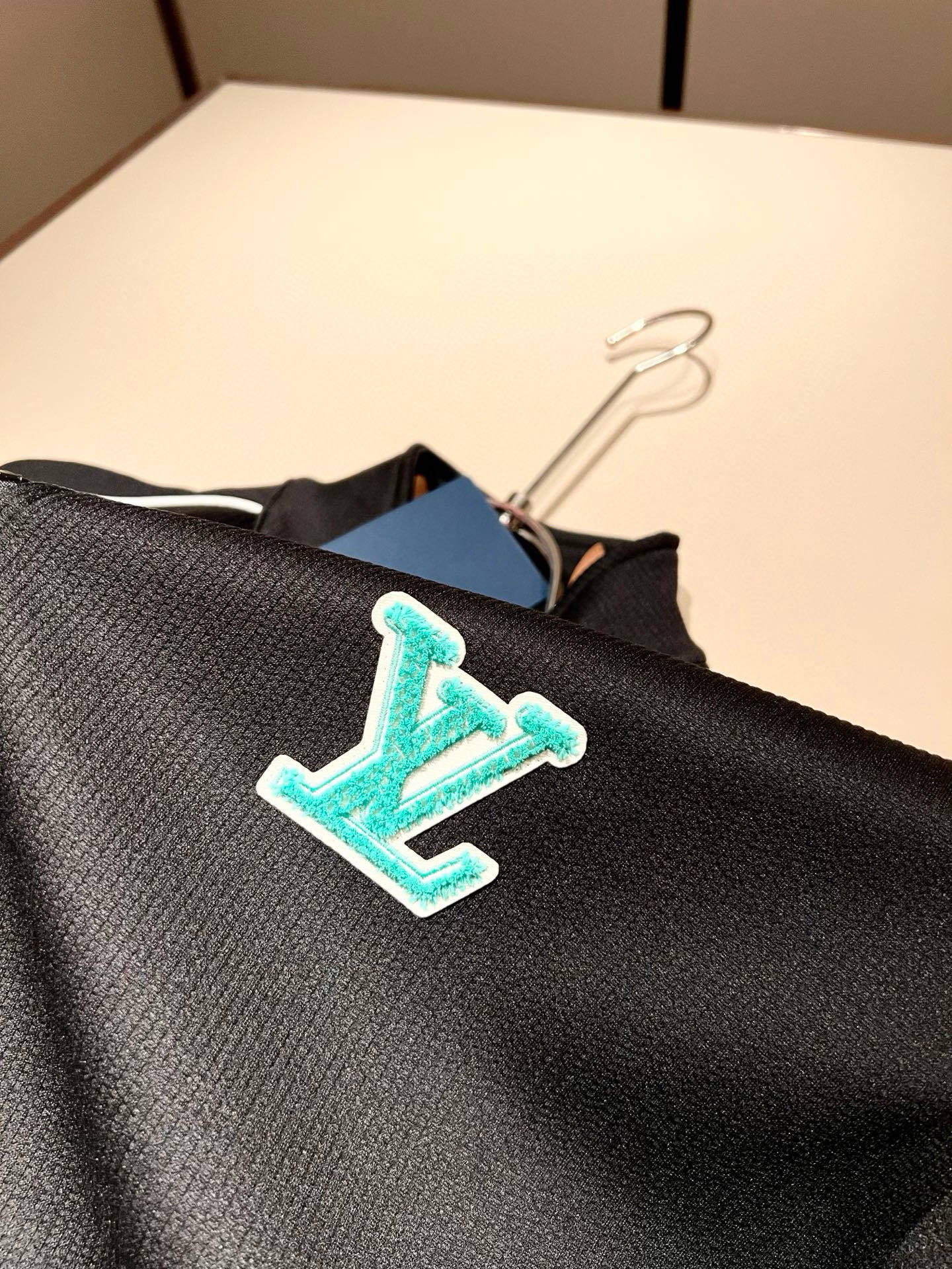 Louis Vuit*on 路易家族 2025秋冬新款套装，轻奢休闲套装，男女同款👫装饰！路易家族的新高