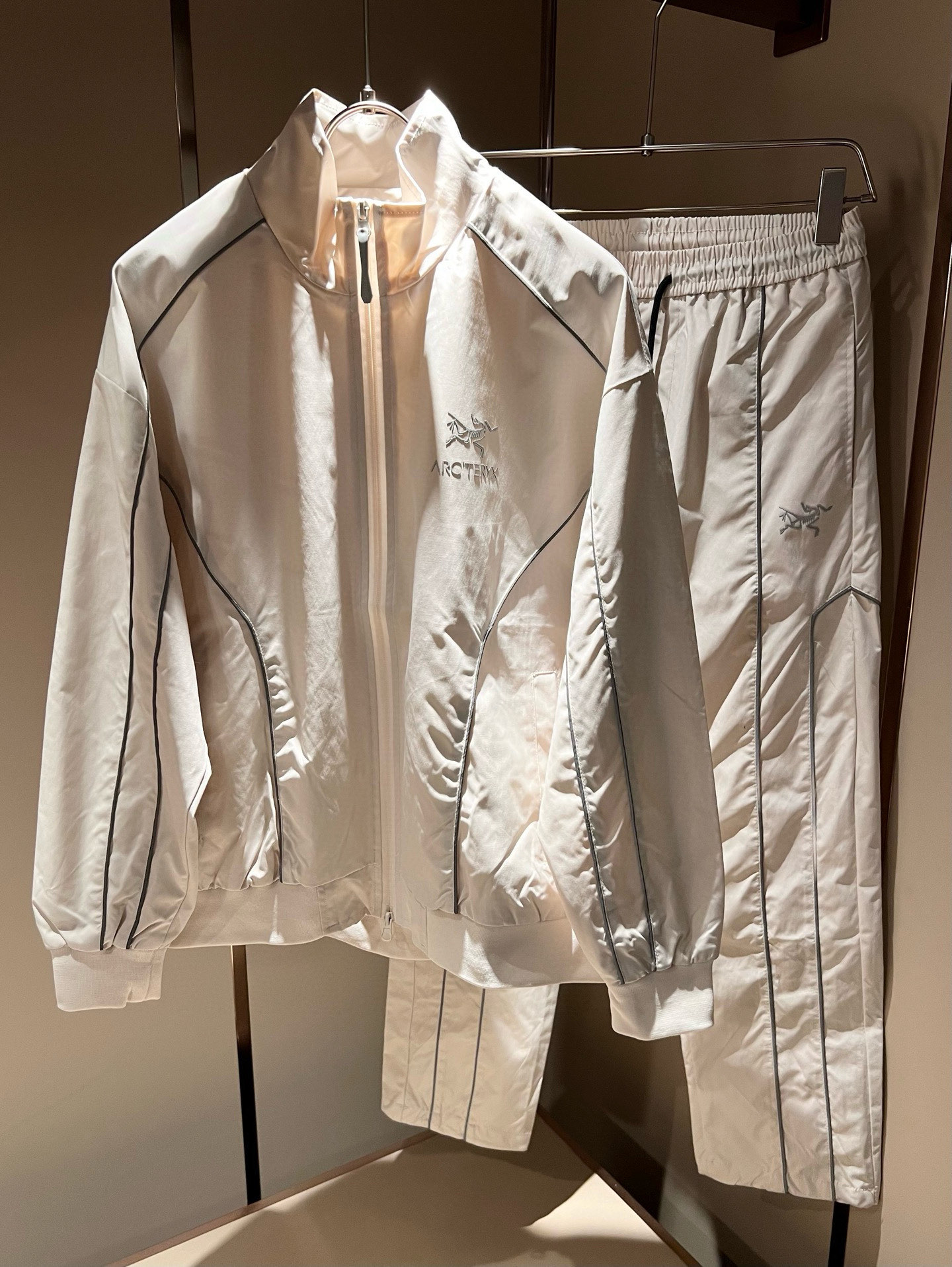 ARCTER*X始*祖鸟 2025秋冬新款休闲套装，户外品牌可能大家第一想到的就是加拿大鹅、始祖鸟。给人