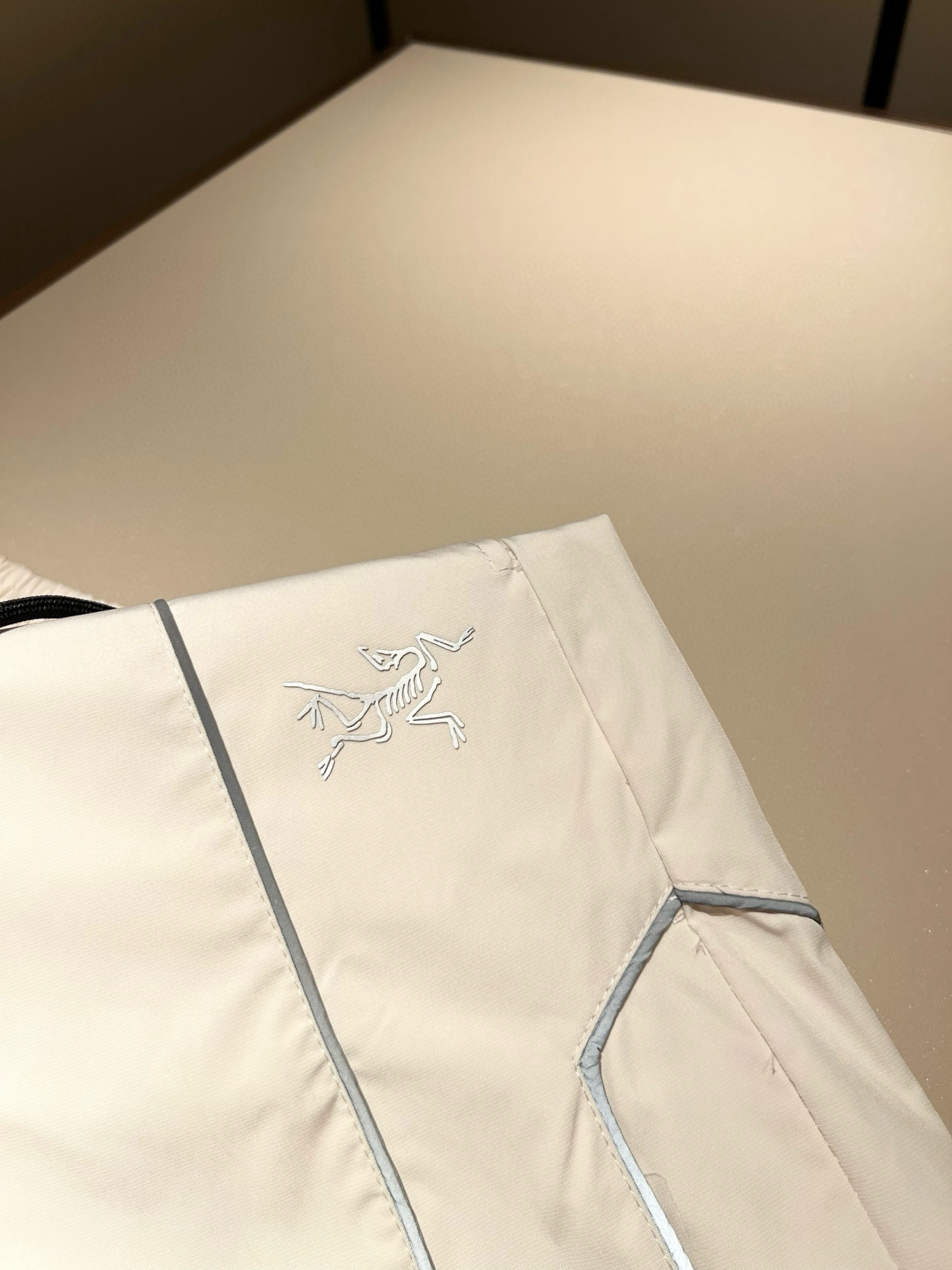 ARCTER*X始*祖鸟 2025秋冬新款休闲套装，户外品牌可能大家第一想到的就是加拿大鹅、始祖鸟。给人