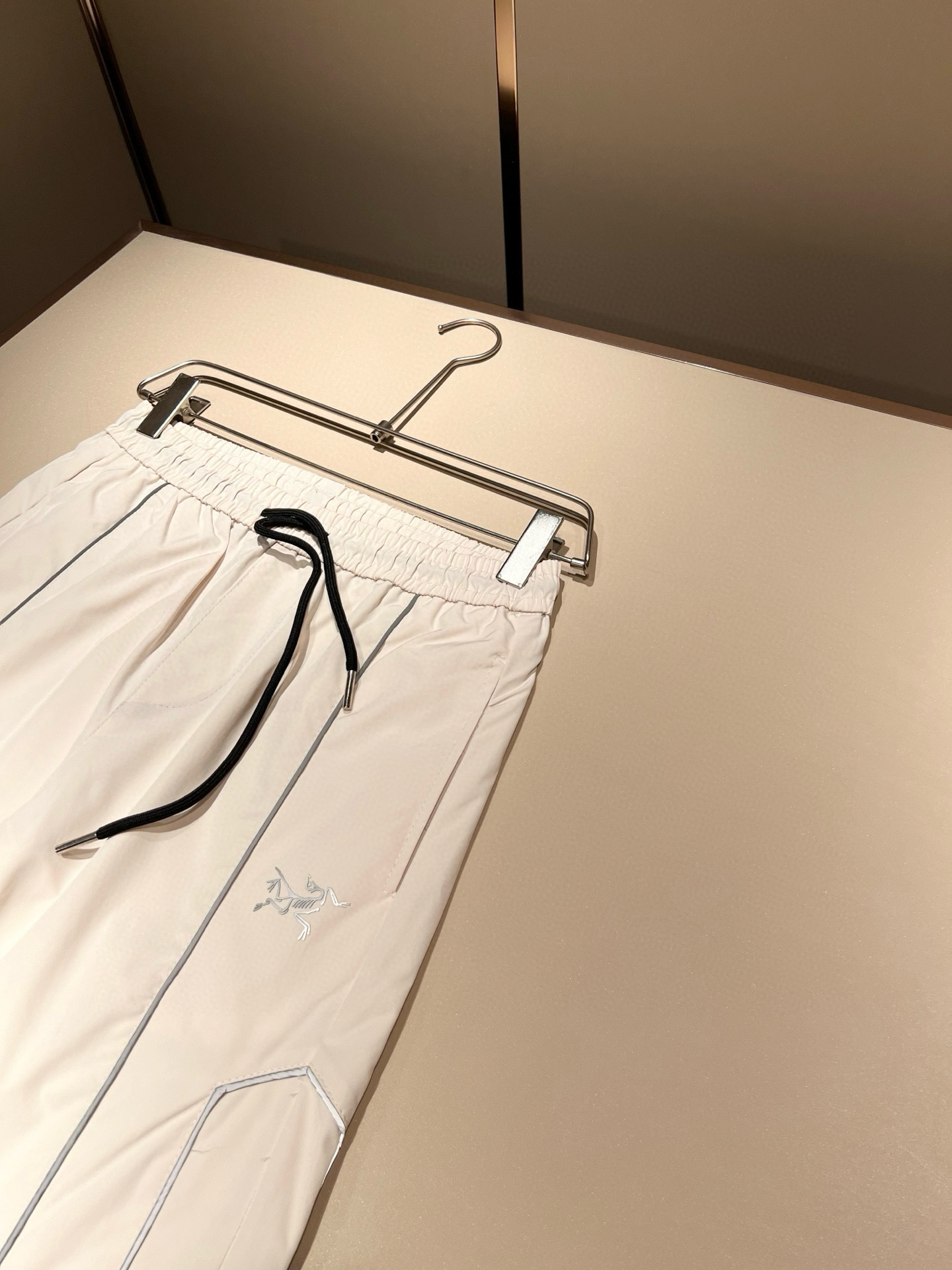 ARCTER*X始*祖鸟 2025秋冬新款休闲套装，户外品牌可能大家第一想到的就是加拿大鹅、始祖鸟。给人