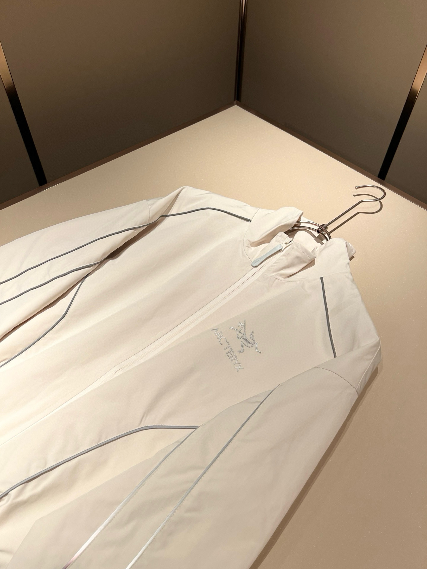 ARCTER*X始*祖鸟 2025秋冬新款休闲套装，户外品牌可能大家第一想到的就是加拿大鹅、始祖鸟。给人