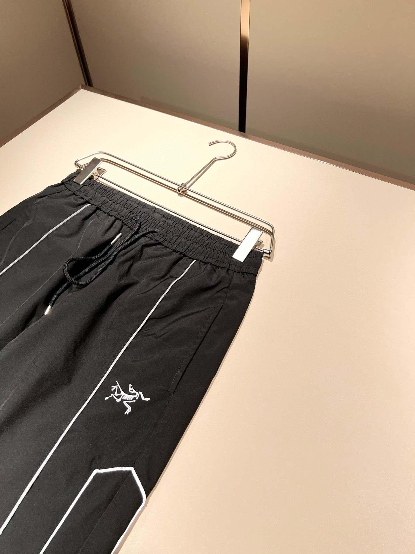 ARCTER*X始*祖鸟 2025秋冬新款休闲套装，户外品牌可能大家第一想到的就是加拿大鹅、始祖鸟。给人