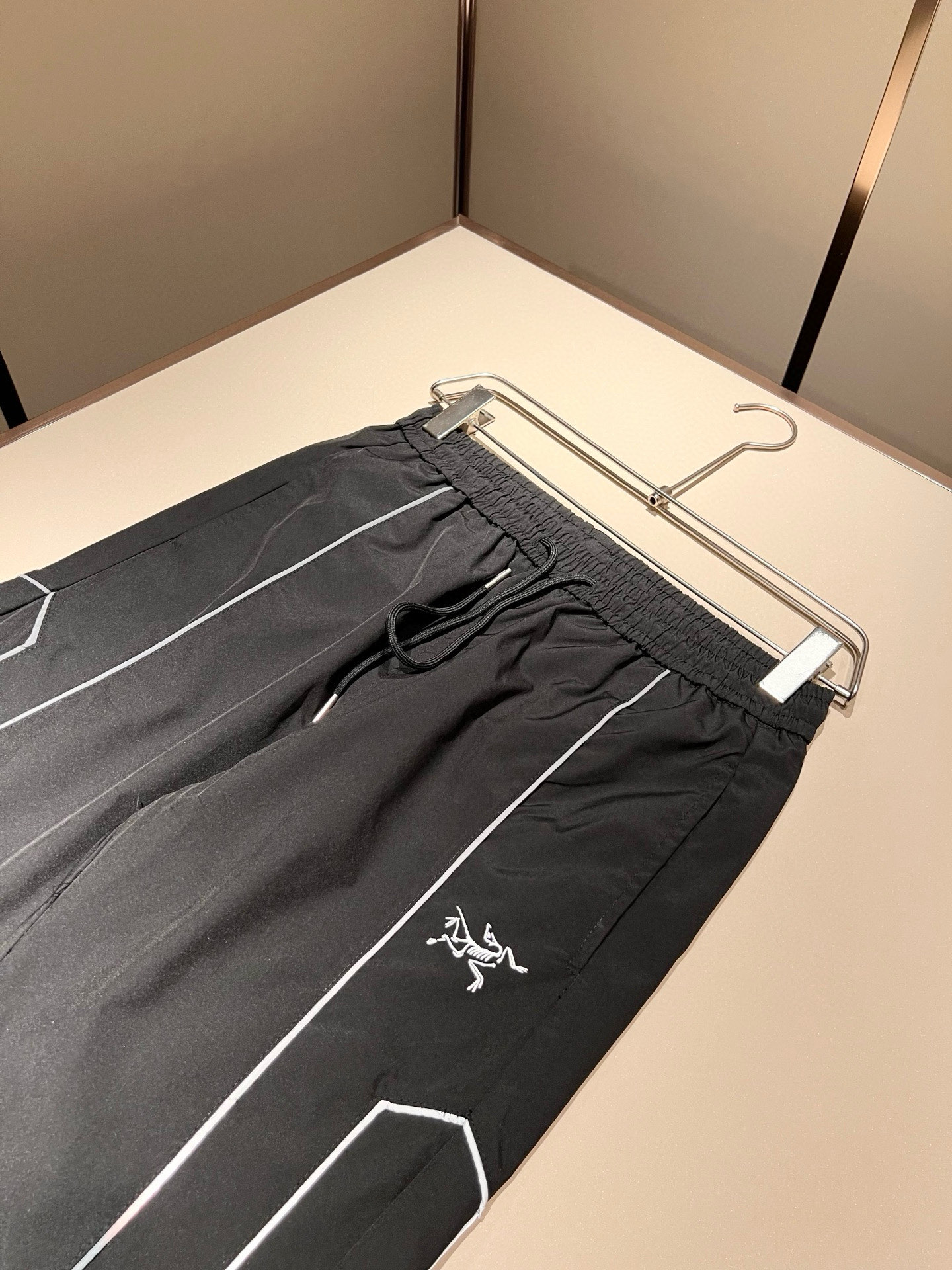 ARCTER*X始*祖鸟 2025秋冬新款休闲套装，户外品牌可能大家第一想到的就是加拿大鹅、始祖鸟。给人