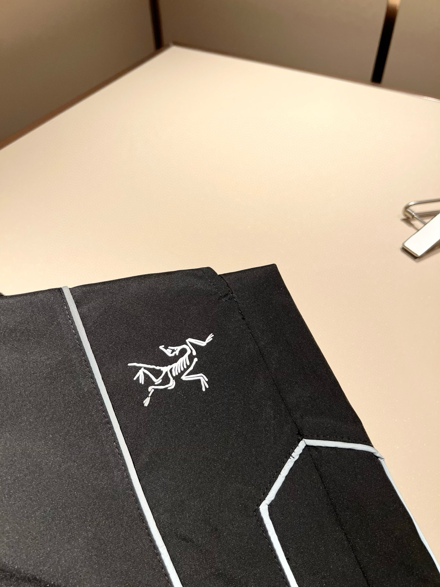 ARCTER*X始*祖鸟 2025秋冬新款休闲套装，户外品牌可能大家第一想到的就是加拿大鹅、始祖鸟。给人