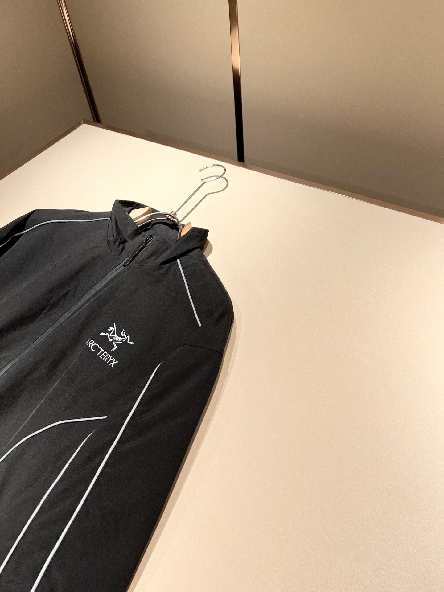 ARCTER*X始*祖鸟 2025秋冬新款休闲套装，户外品牌可能大家第一想到的就是加拿大鹅、始祖鸟。给人