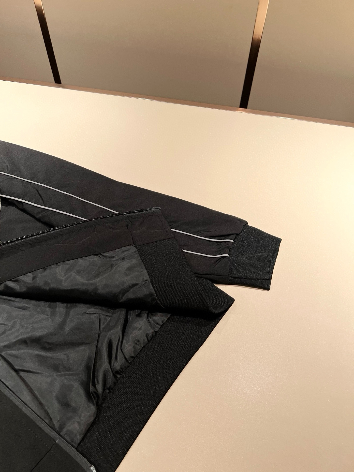 ARCTER*X始*祖鸟 2025秋冬新款休闲套装，户外品牌可能大家第一想到的就是加拿大鹅、始祖鸟。给人