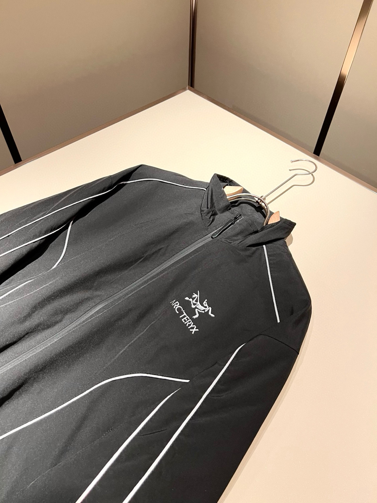 ARCTER*X始*祖鸟 2025秋冬新款休闲套装，户外品牌可能大家第一想到的就是加拿大鹅、始祖鸟。给人