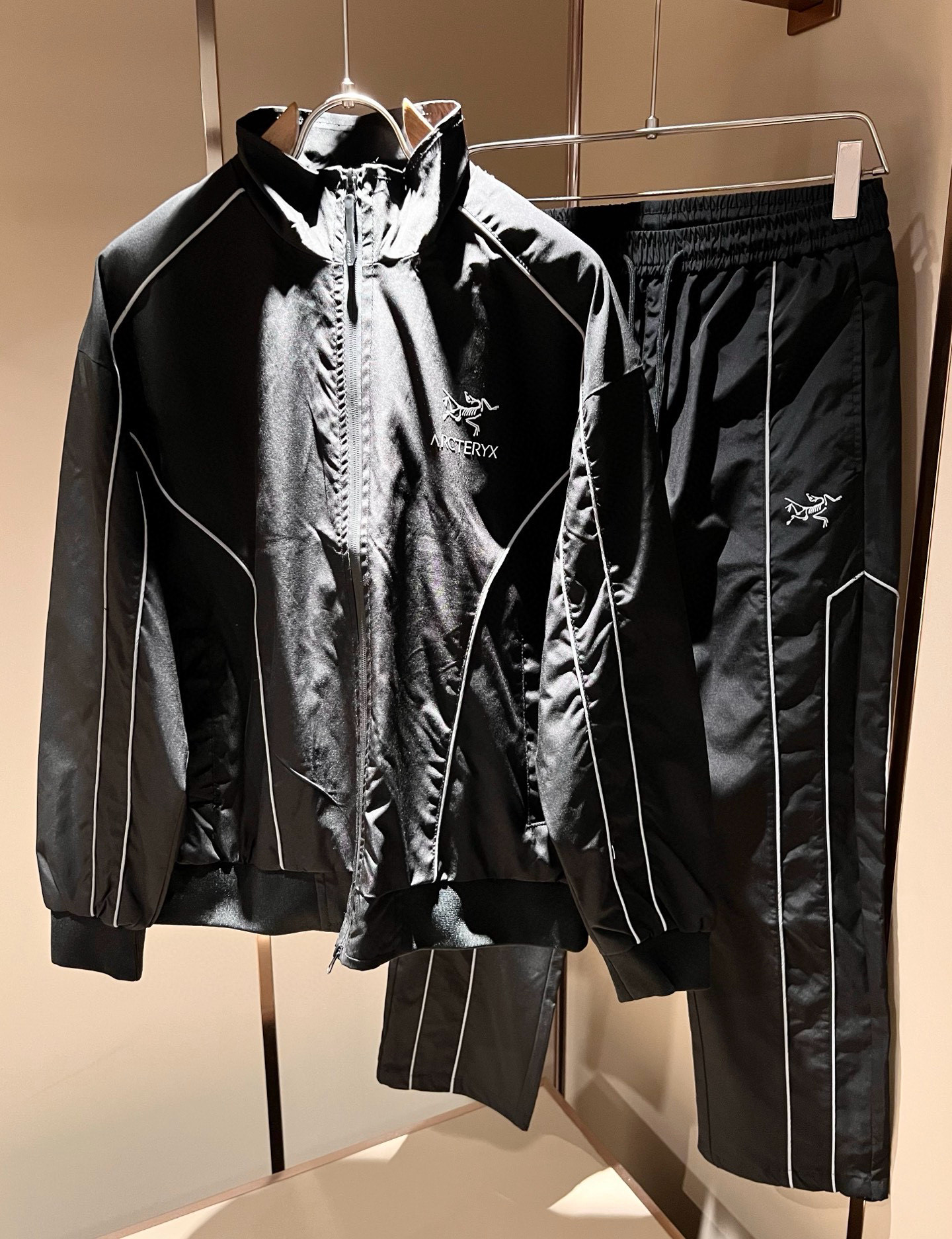 ARCTER*X始*祖鸟 2025秋冬新款休闲套装，户外品牌可能大家第一想到的就是加拿大鹅、始祖鸟。给人