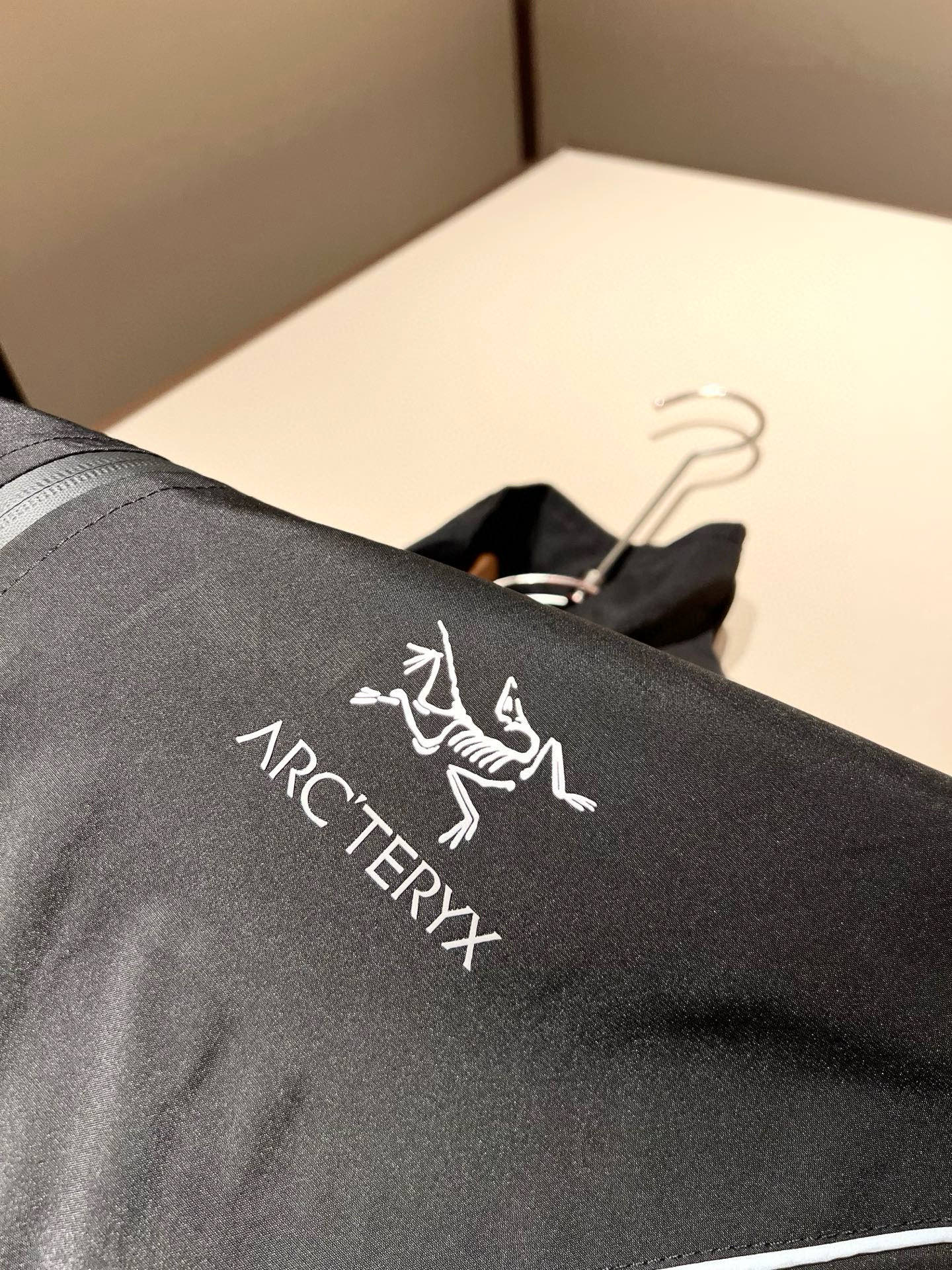 ARCTER*X始*祖鸟 2025秋冬新款休闲套装，户外品牌可能大家第一想到的就是加拿大鹅、始祖鸟。给人