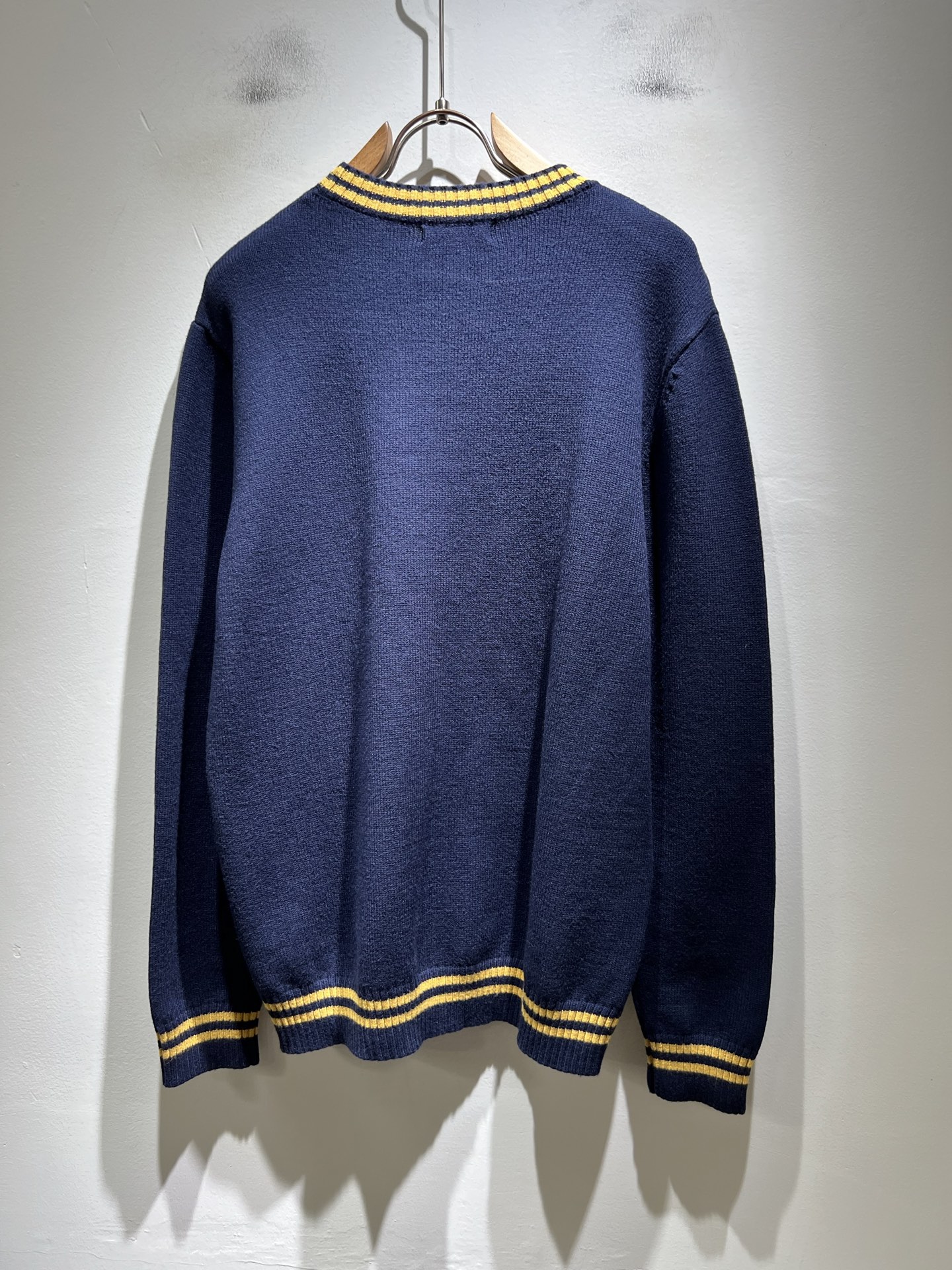 PRAD*A普*达2025秋冬新款男士针织羊毛衫，最新款全网独家首上！！~既经典有时尚百搭，谁不爱啊，将