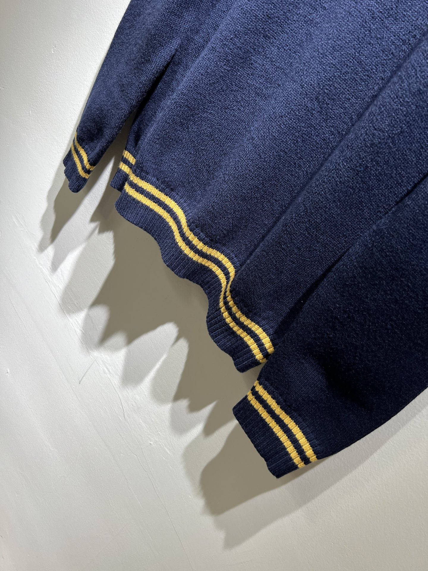 PRAD*A普*达2025秋冬新款男士针织羊毛衫，最新款全网独家首上！！~既经典有时尚百搭，谁不爱啊，将