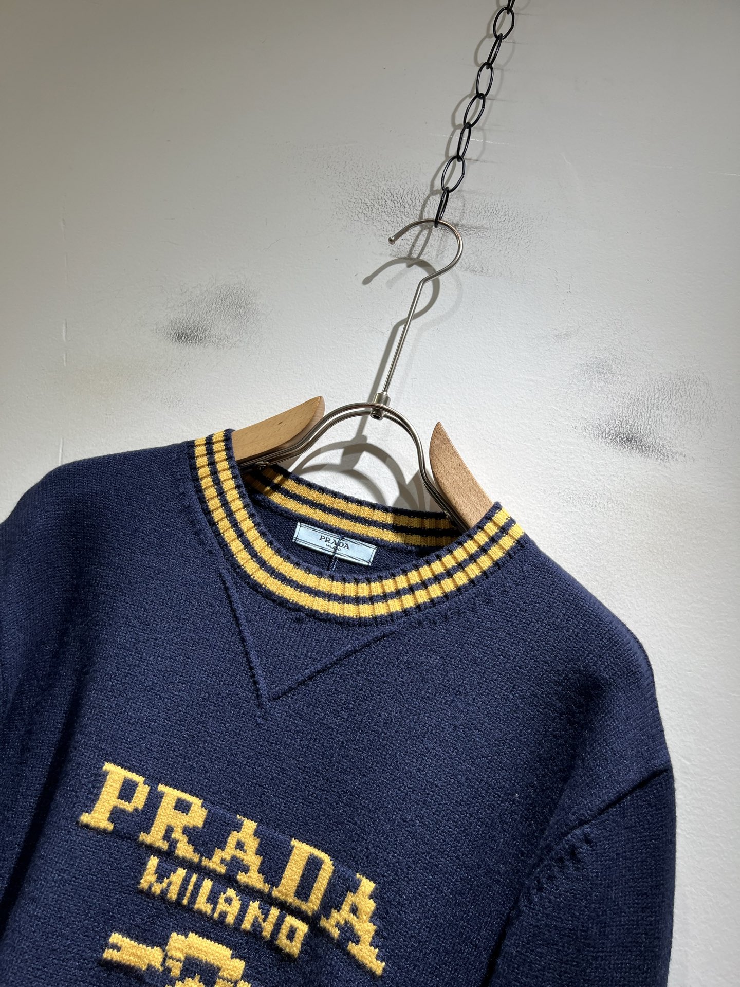 PRAD*A普*达2025秋冬新款男士针织羊毛衫，最新款全网独家首上！！~既经典有时尚百搭，谁不爱啊，将