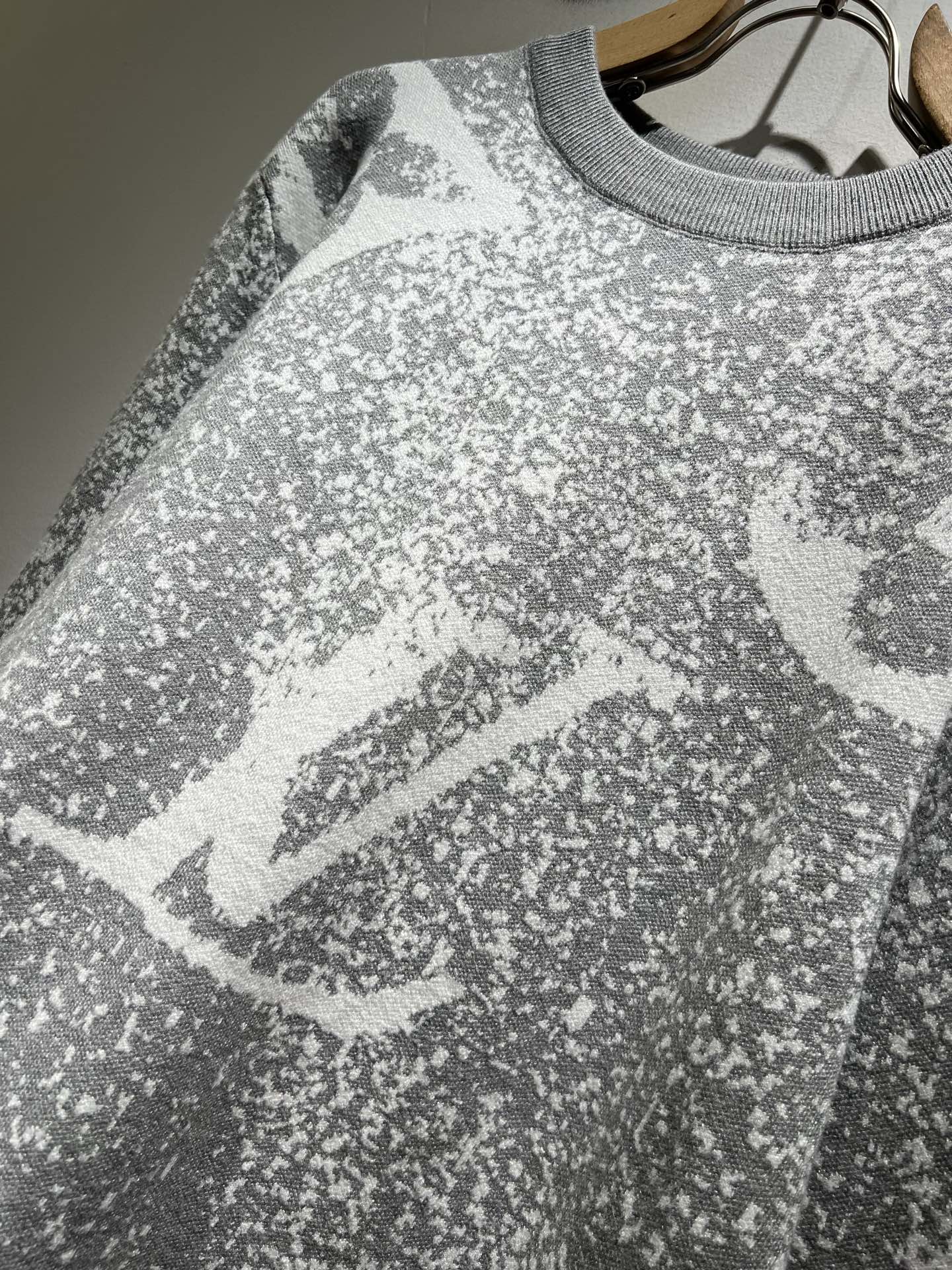 Louis Vuit*on 2025秋冬路易家族轻奢Monogram钩织针织羊毛衫！男女同款👫装饰！ 路