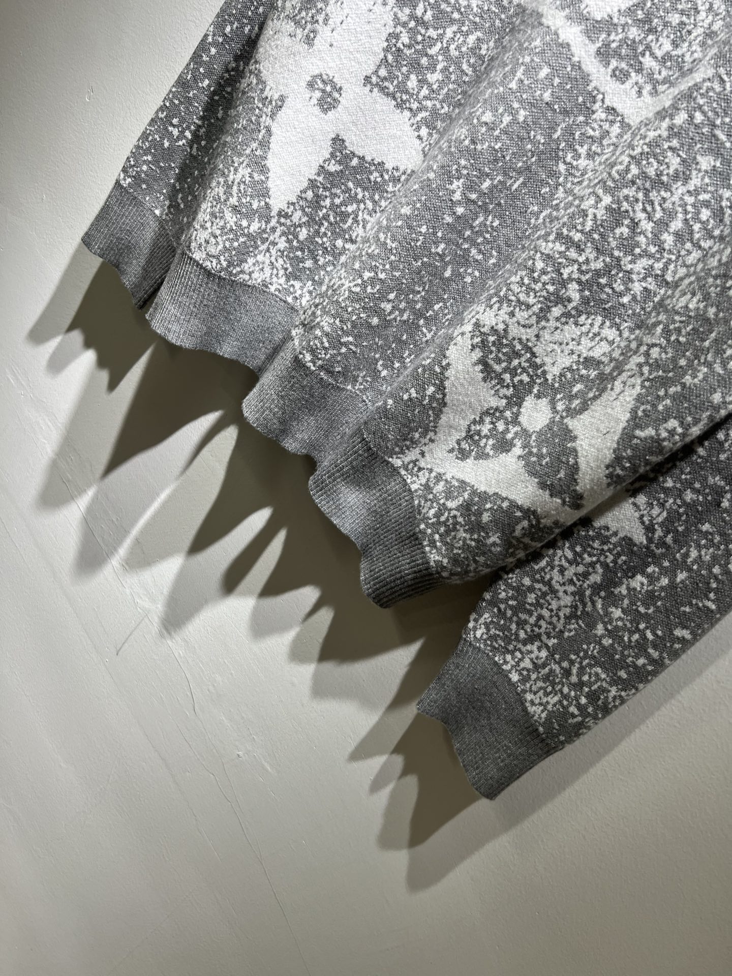 Louis Vuit*on 2025秋冬路易家族轻奢Monogram钩织针织羊毛衫！男女同款👫装饰！ 路