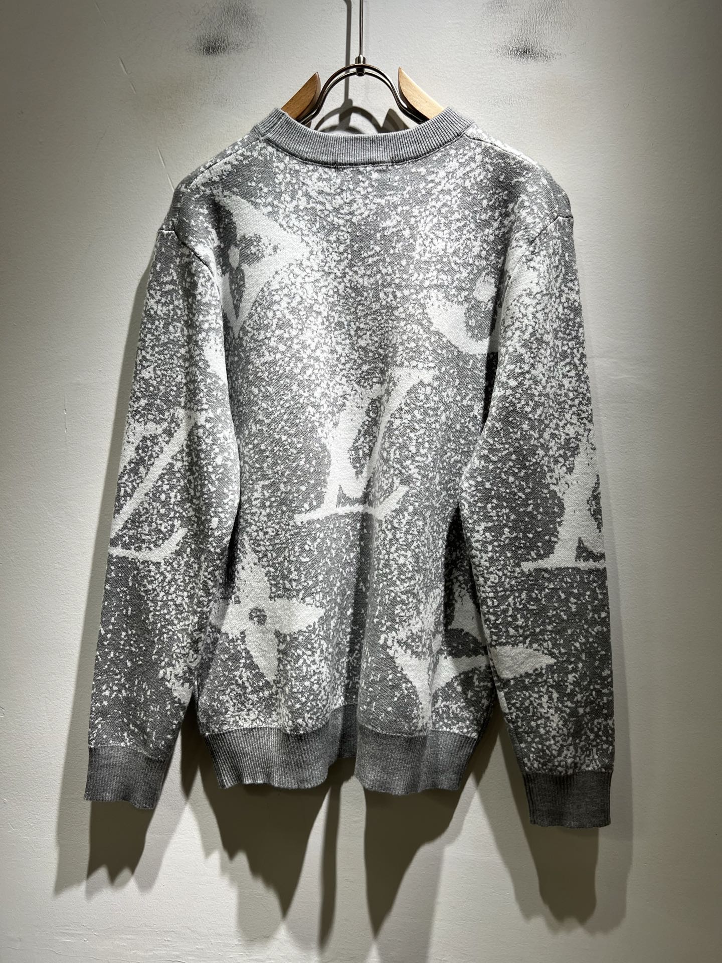 Louis Vuit*on 2025秋冬路易家族轻奢Monogram钩织针织羊毛衫！男女同款👫装饰！ 路