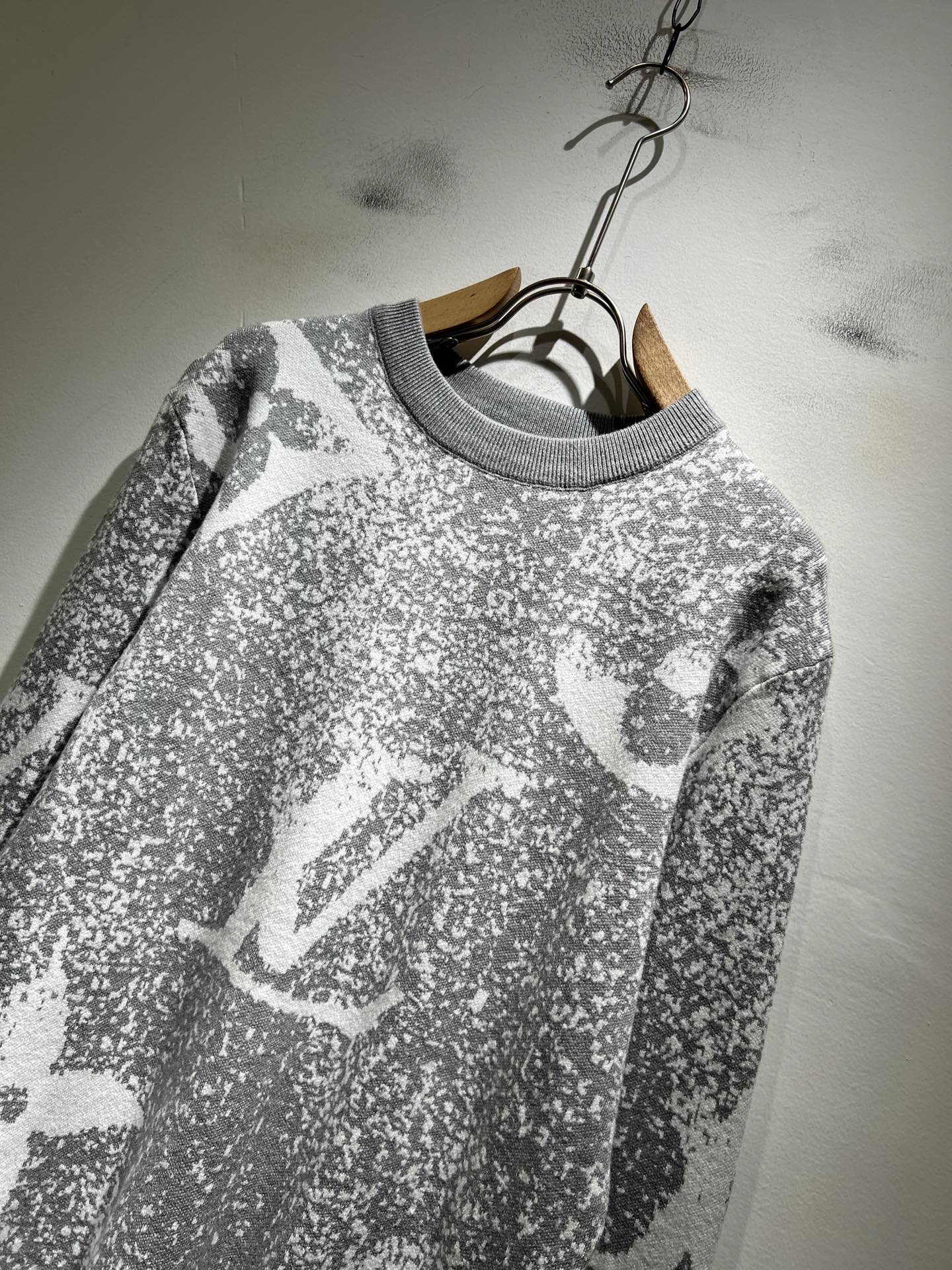 Louis Vuit*on 2025秋冬路易家族轻奢Monogram钩织针织羊毛衫！男女同款👫装饰！ 路