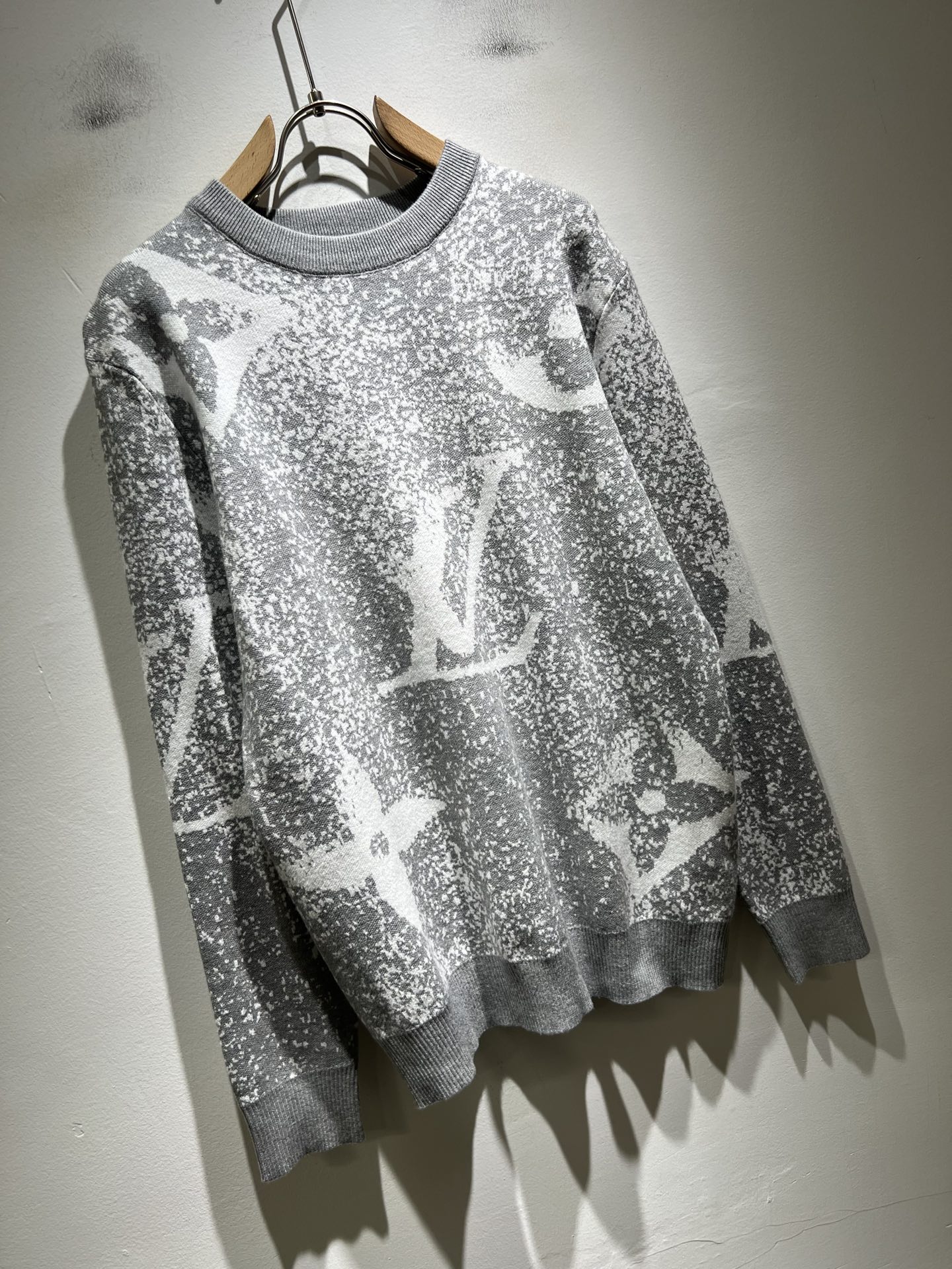 Louis Vuit*on 2025秋冬路易家族轻奢Monogram钩织针织羊毛衫！男女同款👫装饰！ 路