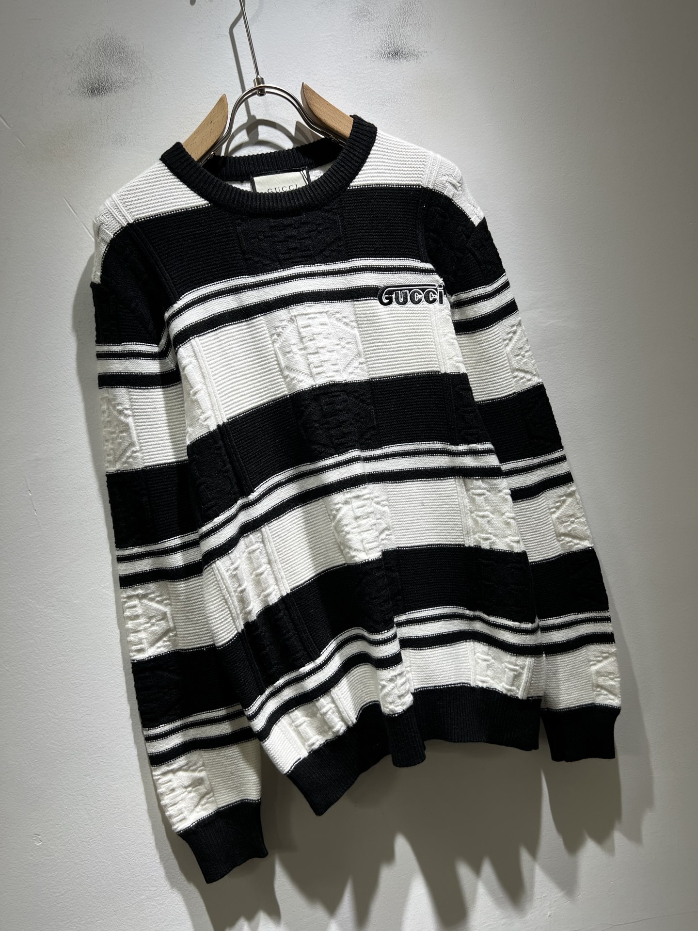 GUC*I 古家 2025秋冬新款男女同款👫 针织羊毛衫，胸前标志logo刺绣设计！贸易公司渠道稀出，同