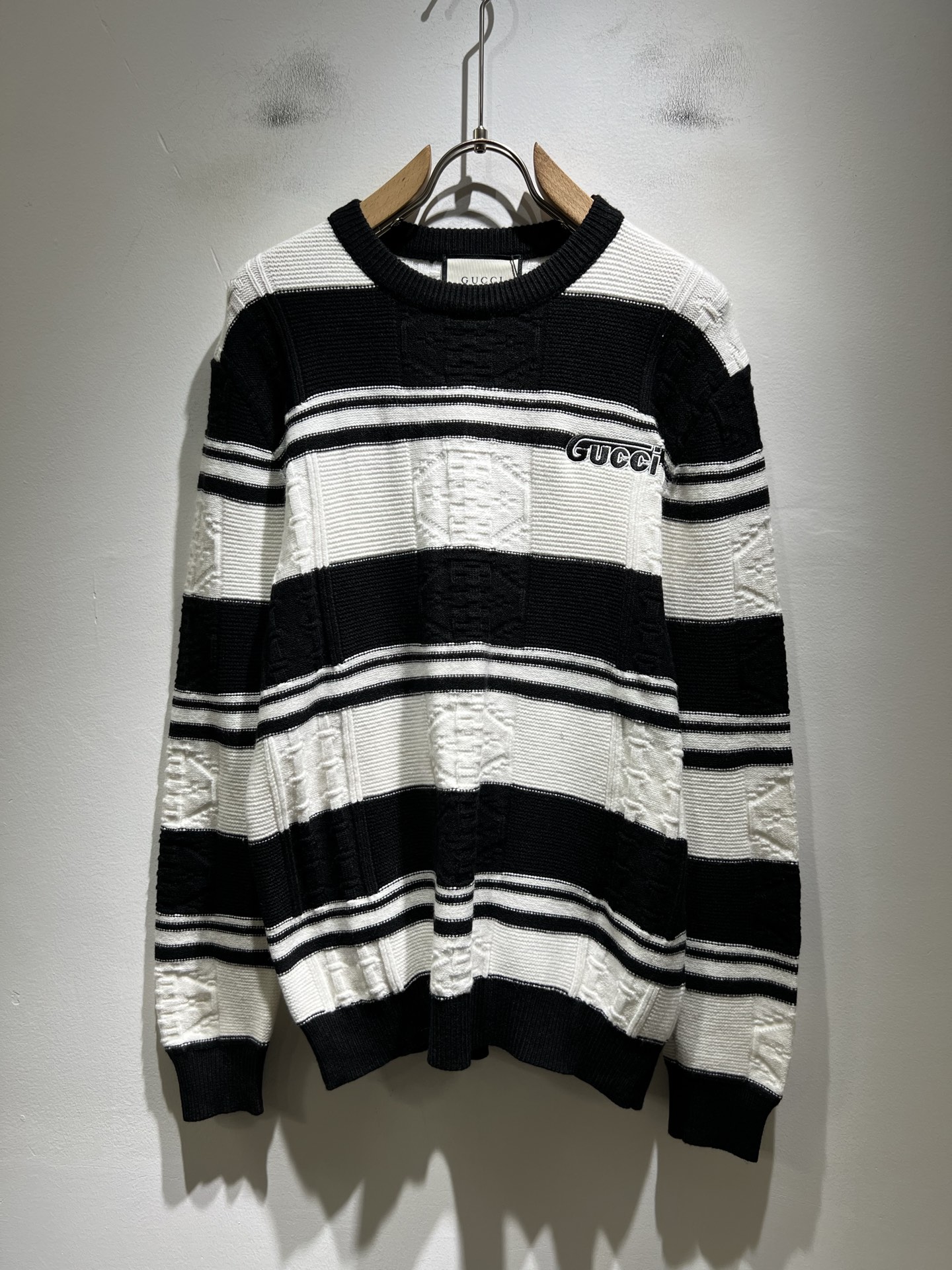 GUC*I 古家 2025秋冬新款男女同款👫 针织羊毛衫，胸前标志logo刺绣设计！贸易公司渠道稀出，同