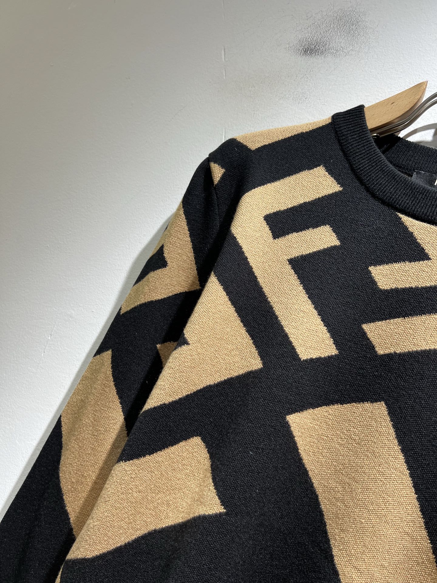 FEN*I 芬*迪 2025秋冬新款FD家族男女同款针织羊毛衫，男女同款👫百搭。意大利原厂订单，FD家族