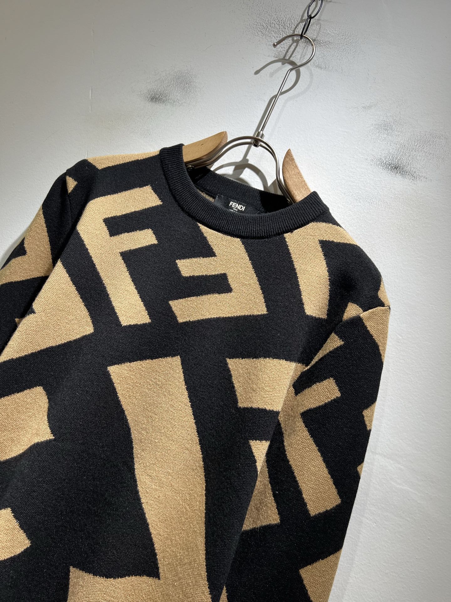 FEN*I 芬*迪 2025秋冬新款FD家族男女同款针织羊毛衫，男女同款👫百搭。意大利原厂订单，FD家族