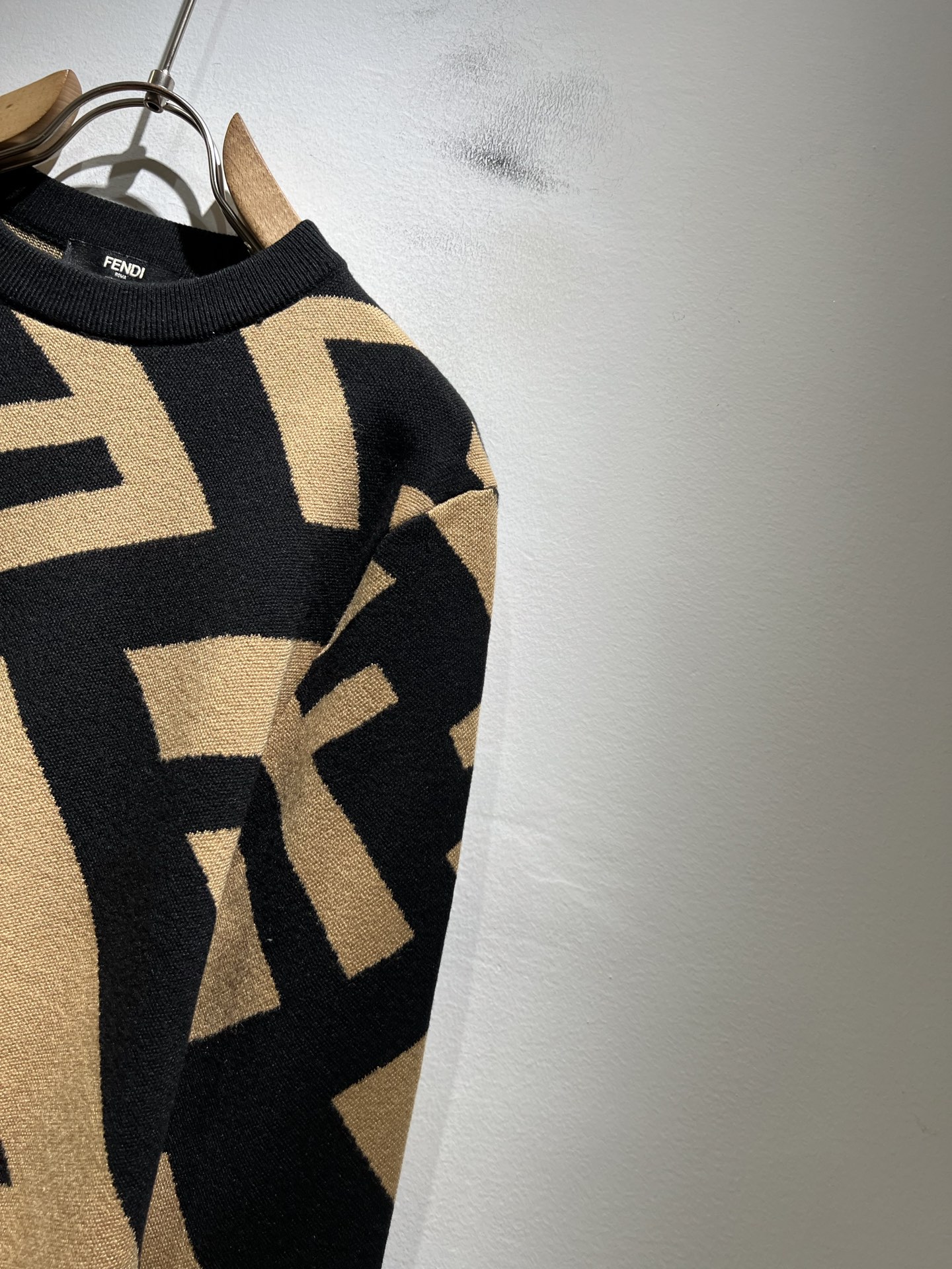 FEN*I 芬*迪 2025秋冬新款FD家族男女同款针织羊毛衫，男女同款👫百搭。意大利原厂订单，FD家族