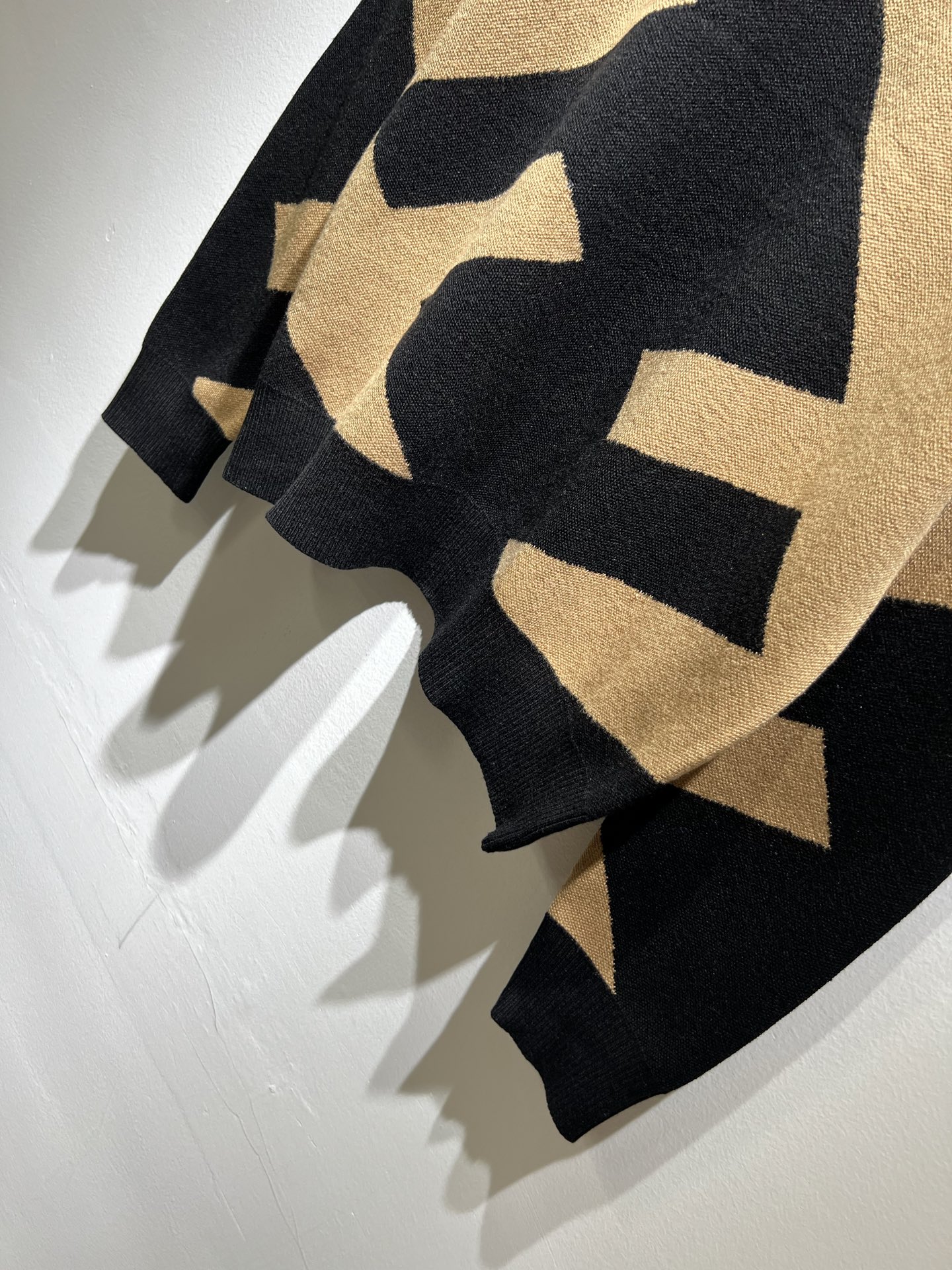 FEN*I 芬*迪 2025秋冬新款FD家族男女同款针织羊毛衫，男女同款👫百搭。意大利原厂订单，FD家族