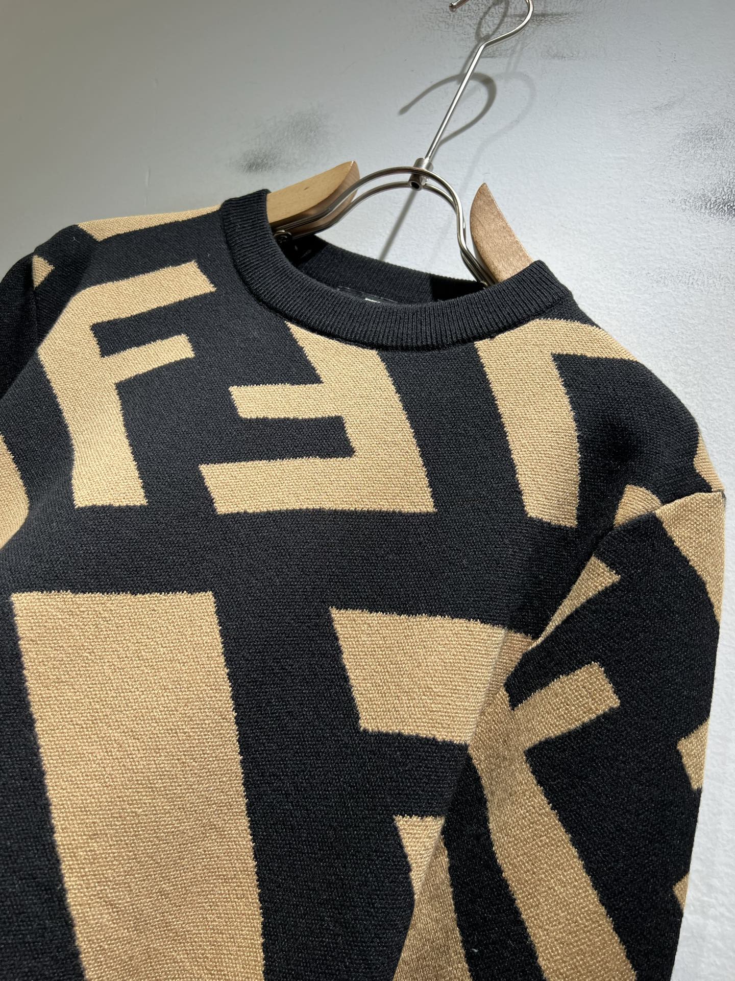 FEN*I 芬*迪 2025秋冬新款FD家族男女同款针织羊毛衫，男女同款👫百搭。意大利原厂订单，FD家族