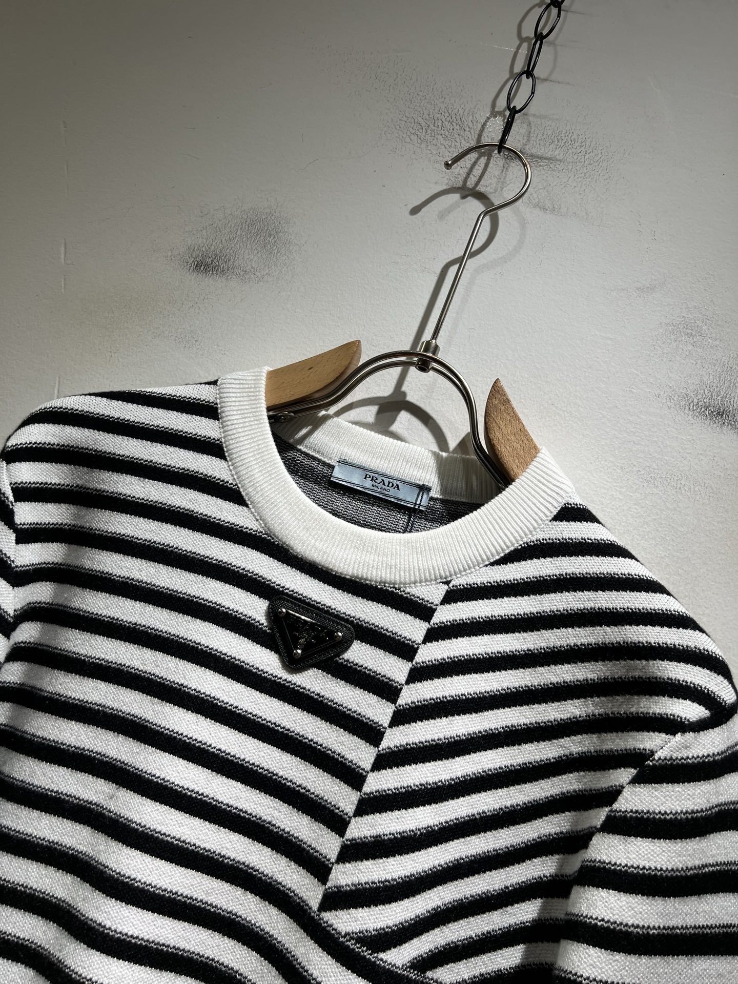 PRAD*A普*达2025秋冬新款男士针织羊毛衫，最新款全网独家首上！！~既经典有时尚百搭，谁不爱啊，将