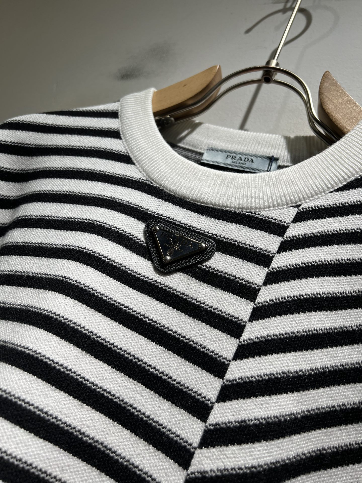 PRAD*A普*达2025秋冬新款男士针织羊毛衫，最新款全网独家首上！！~既经典有时尚百搭，谁不爱啊，将