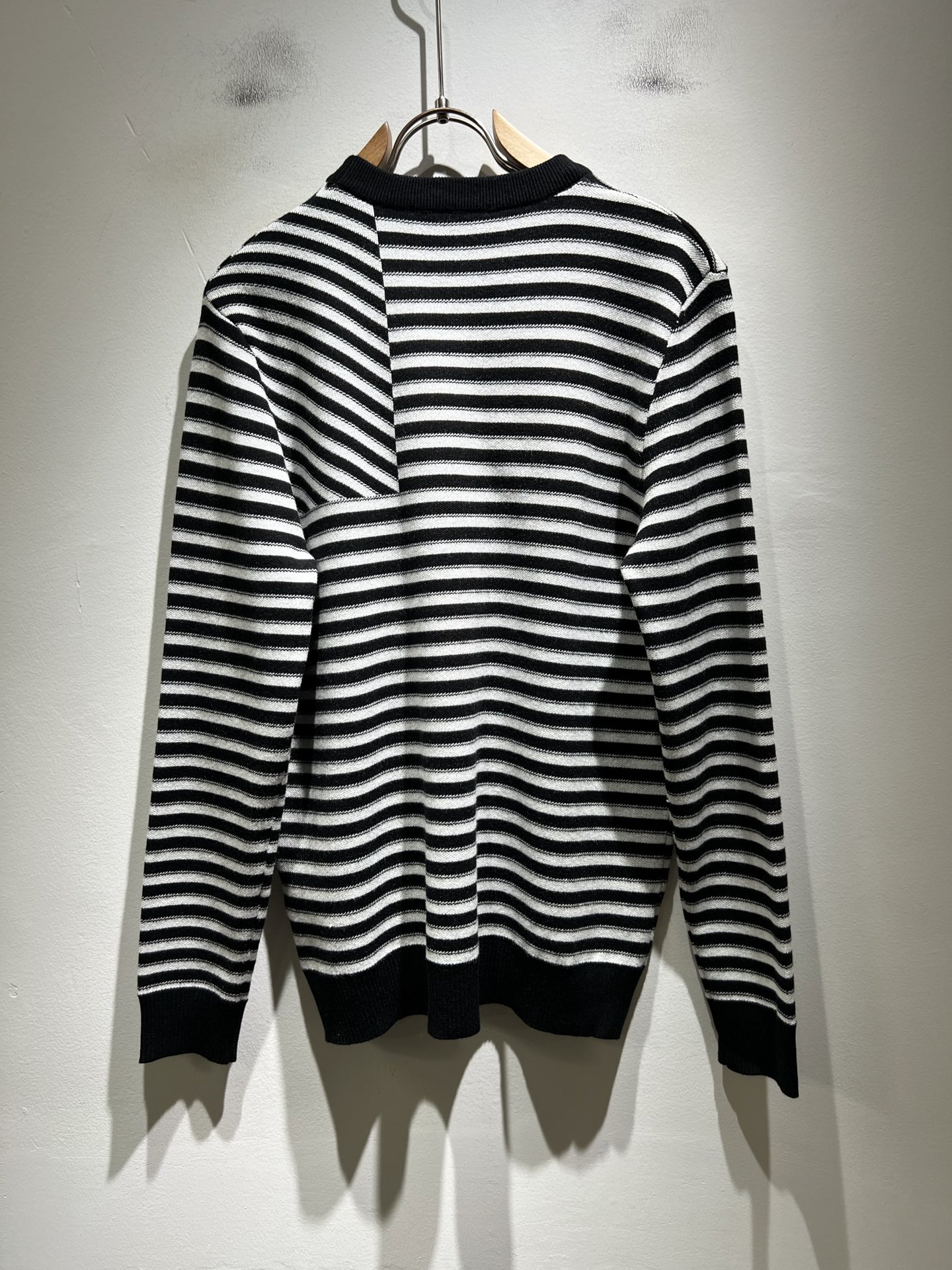 PRAD*A普*达2025秋冬新款男士针织羊毛衫，最新款全网独家首上！！~既经典有时尚百搭，谁不爱啊，将