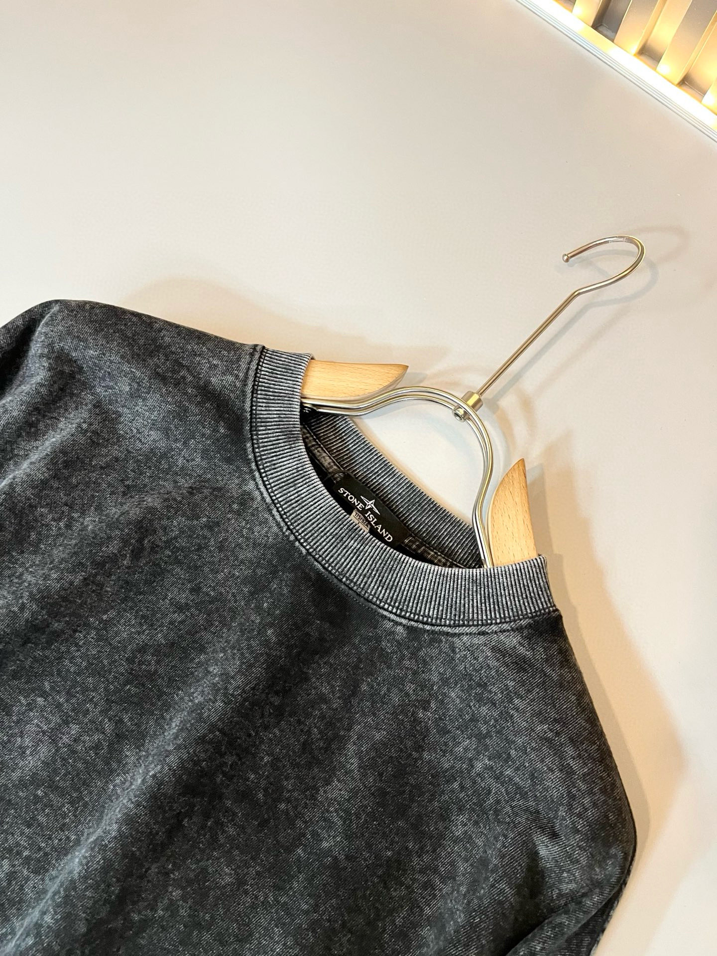 StoneIsland 石头岛2025秋冬新款做旧男女同款👫卫衣，品牌最新设计元素！既不单调也不复杂,恰